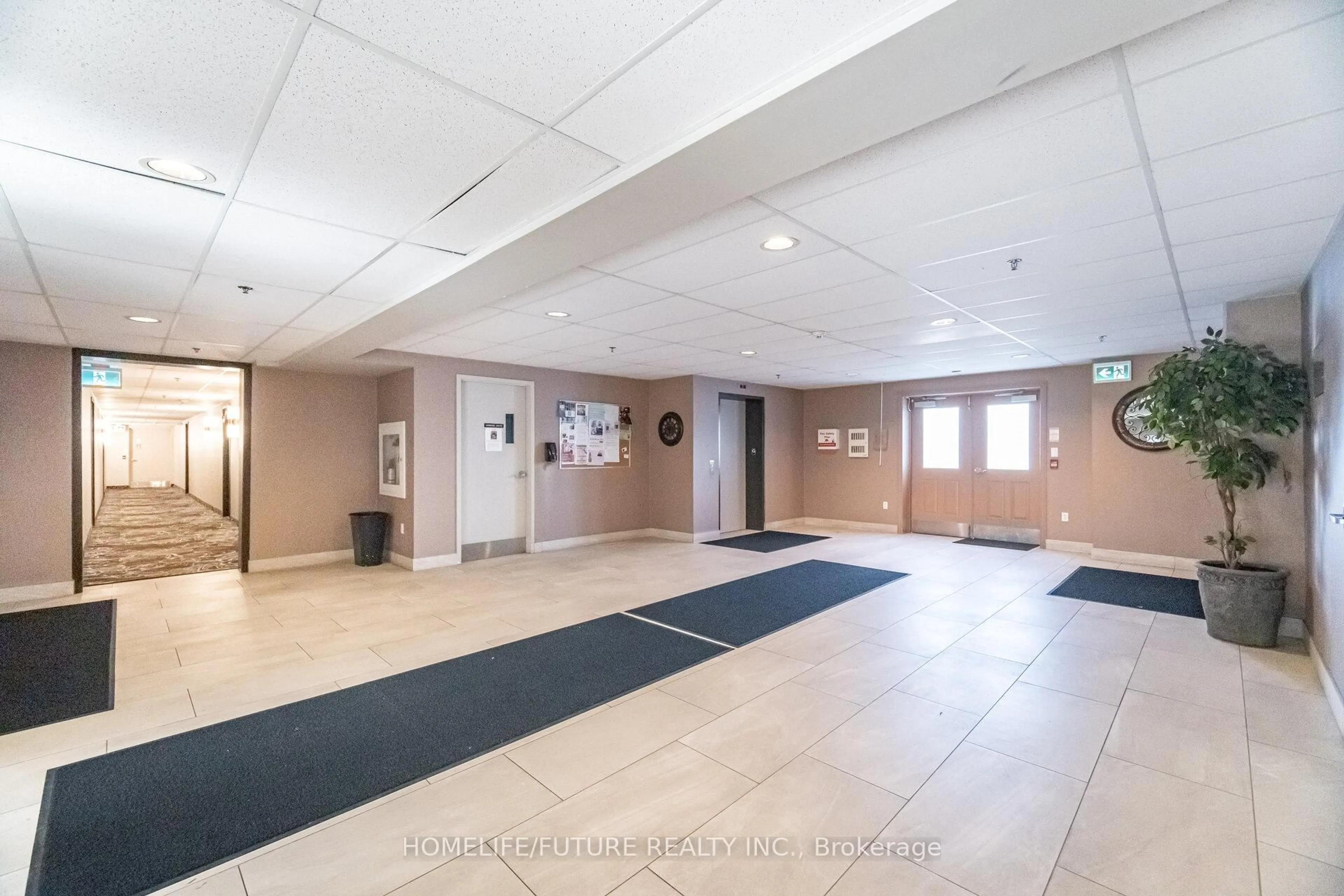 Indoor foyer for 7428 Markham Rd #203, Markham Ontario L3S 4V6
