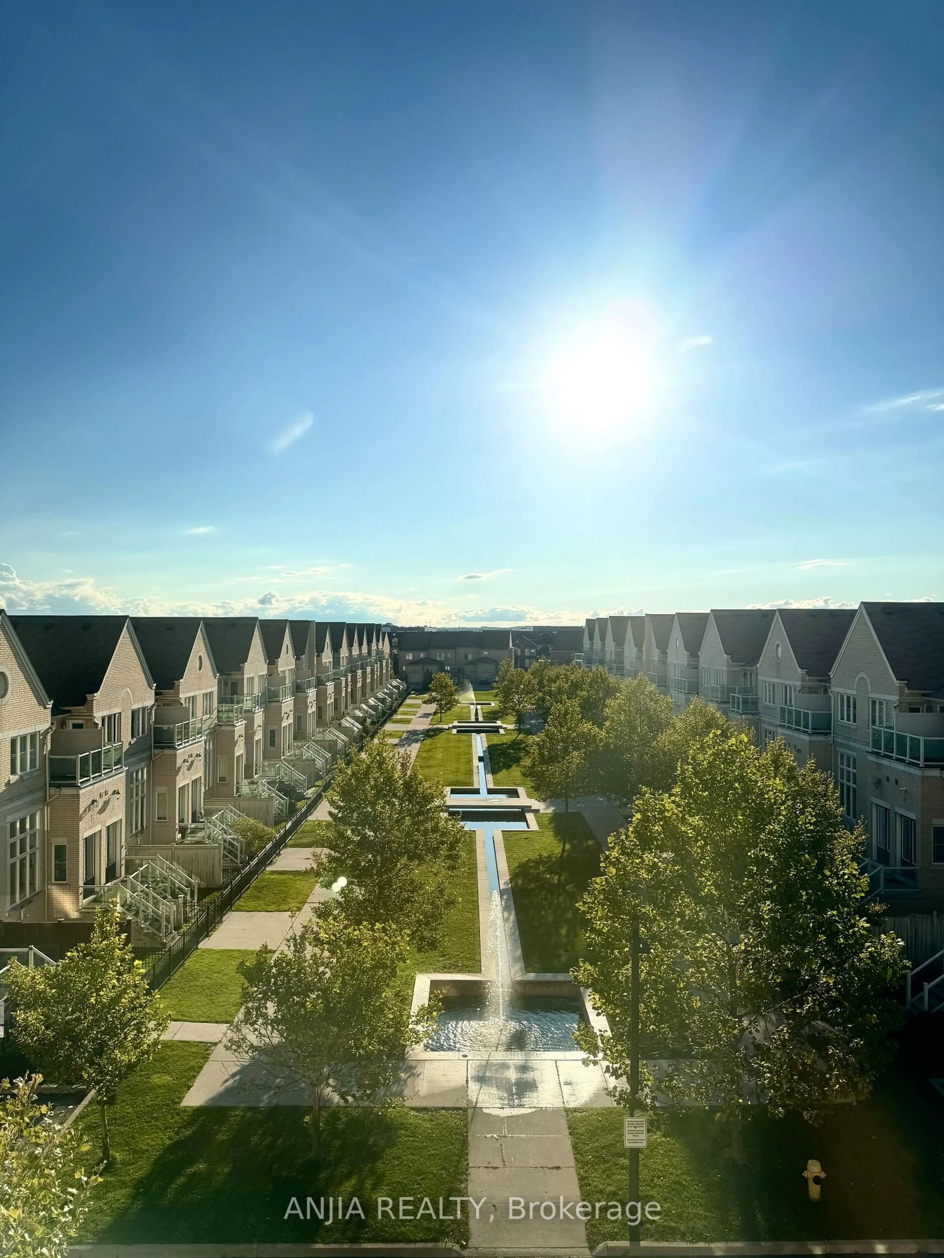 A pic from outside/outdoor area/front of a property/back of a property/a pic from drone, mountain view for 28 Prince Regent St #PH16, Markham Ontario L6C 0V5