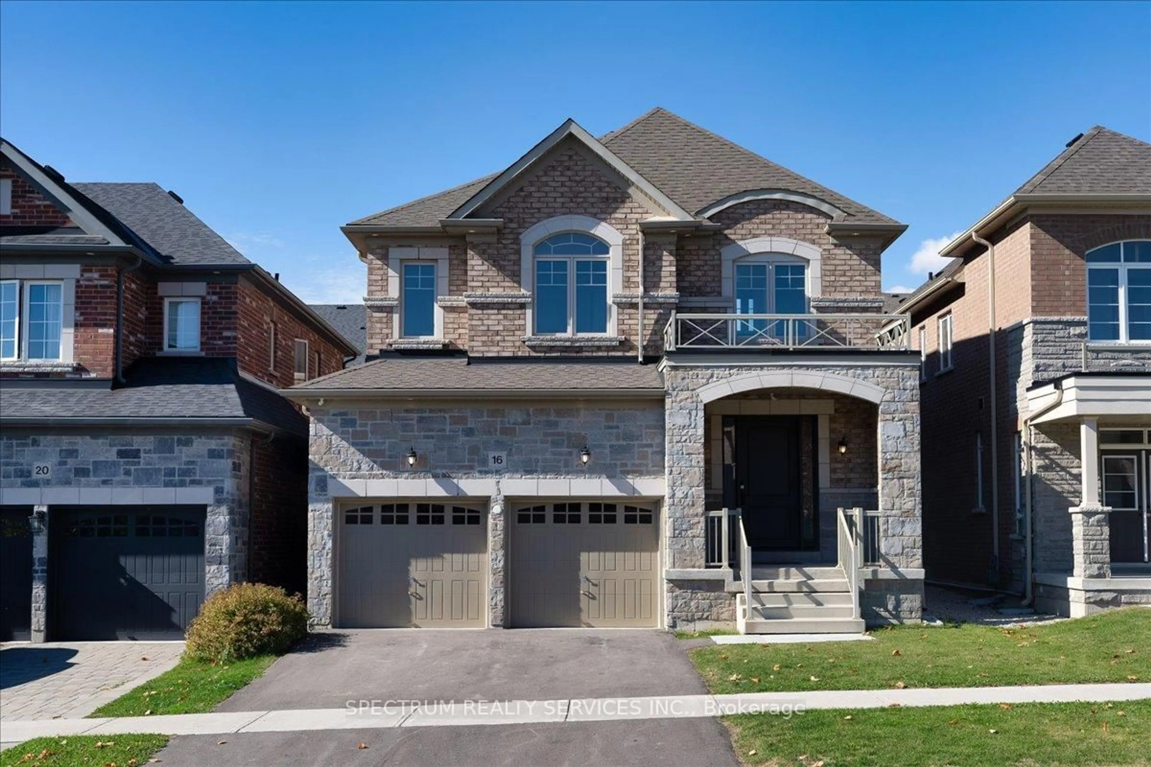 Home with brick exterior material, street for 16 Barrow Ave, Bradford West Gwillimbury Ontario L3Z 0W1