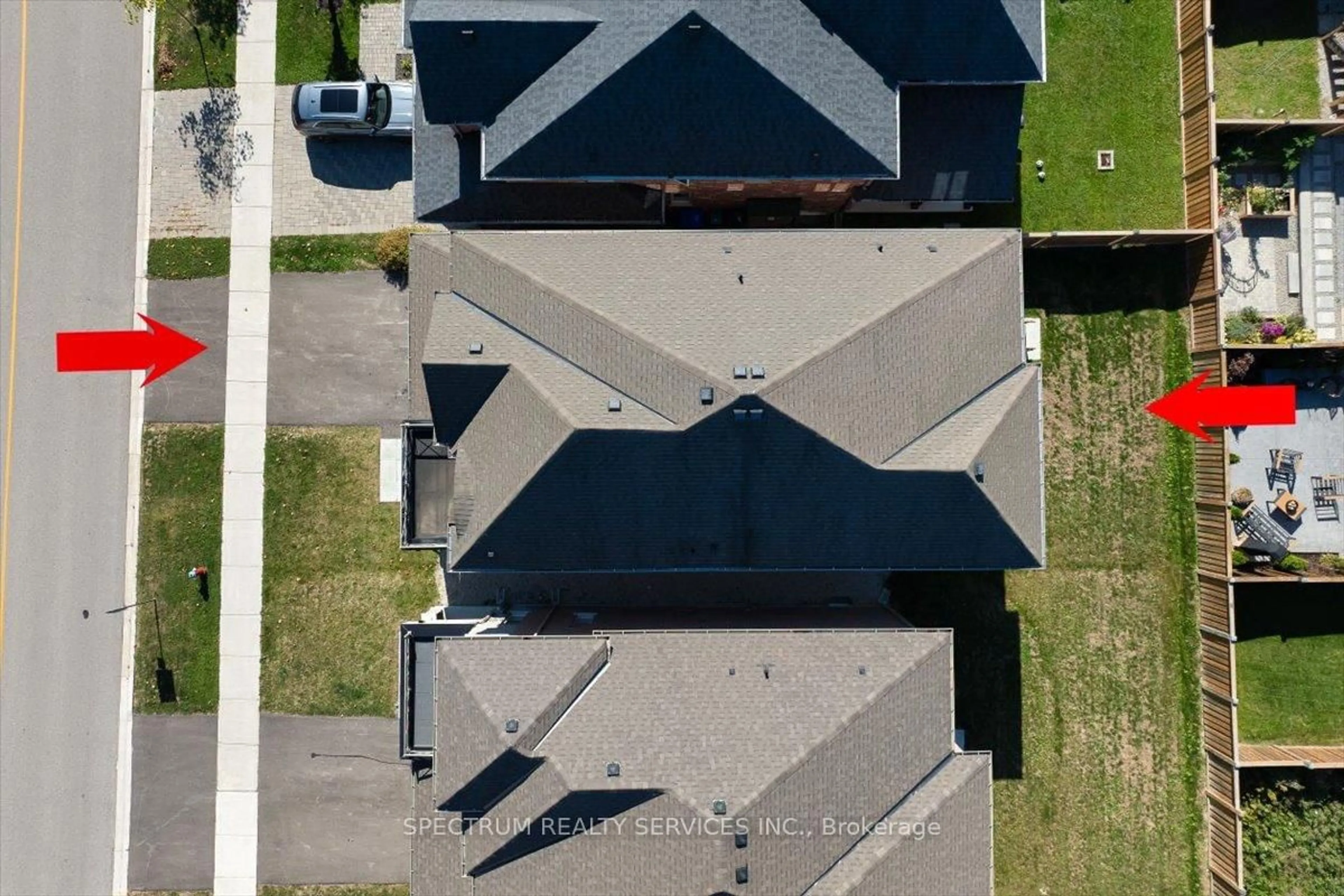 A pic from outside/outdoor area/front of a property/back of a property/a pic from drone, street for 16 Barrow Ave, Bradford West Gwillimbury Ontario L3Z 0W1