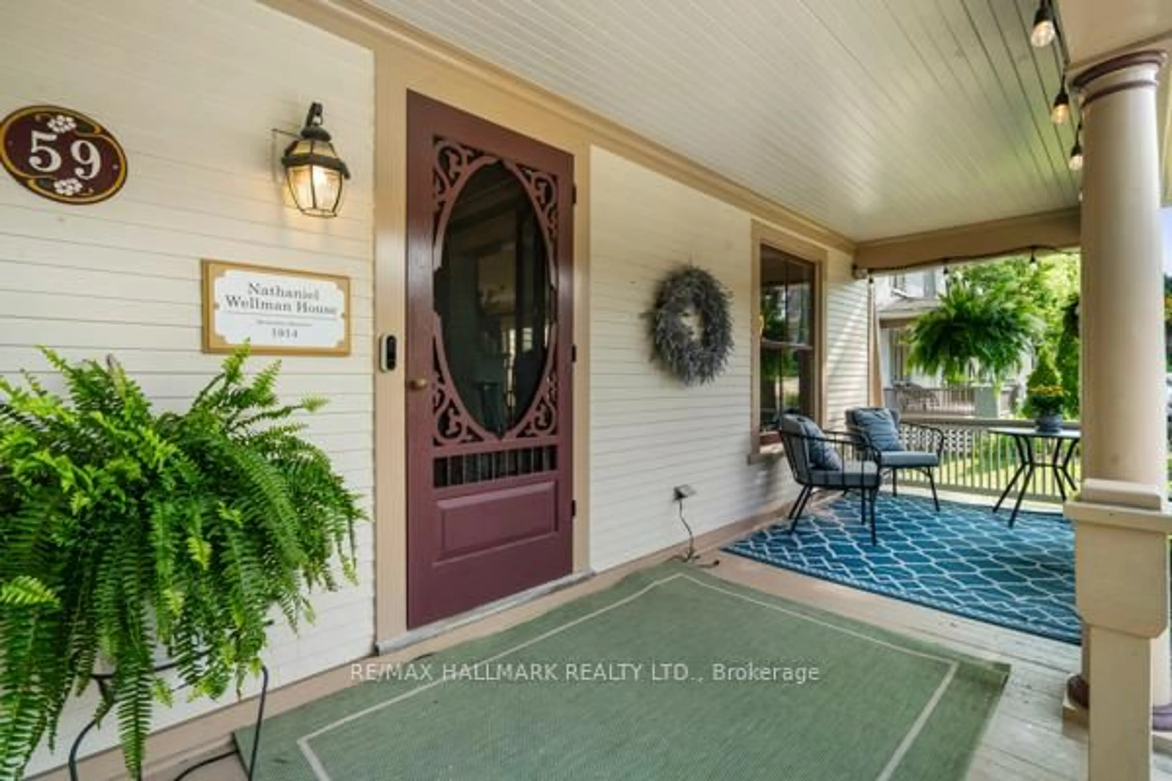 Indoor entryway for 59 Centre St, Richmond Hill Ontario L4C 3P6