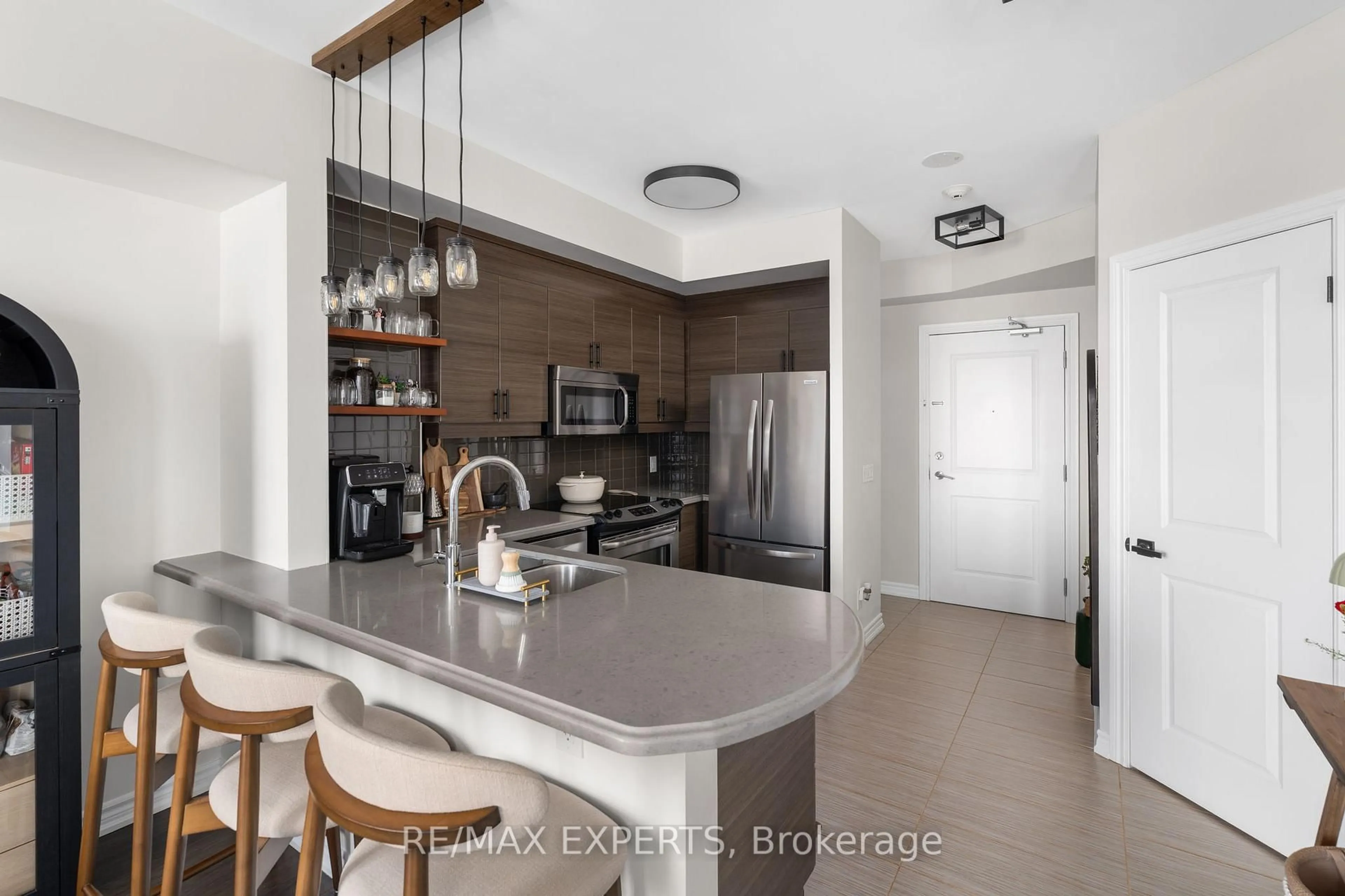 Open concept kitchen, ceramic/tile floor for 7730 Kipling Ave #1207, Vaughan Ontario L4L 1Y9