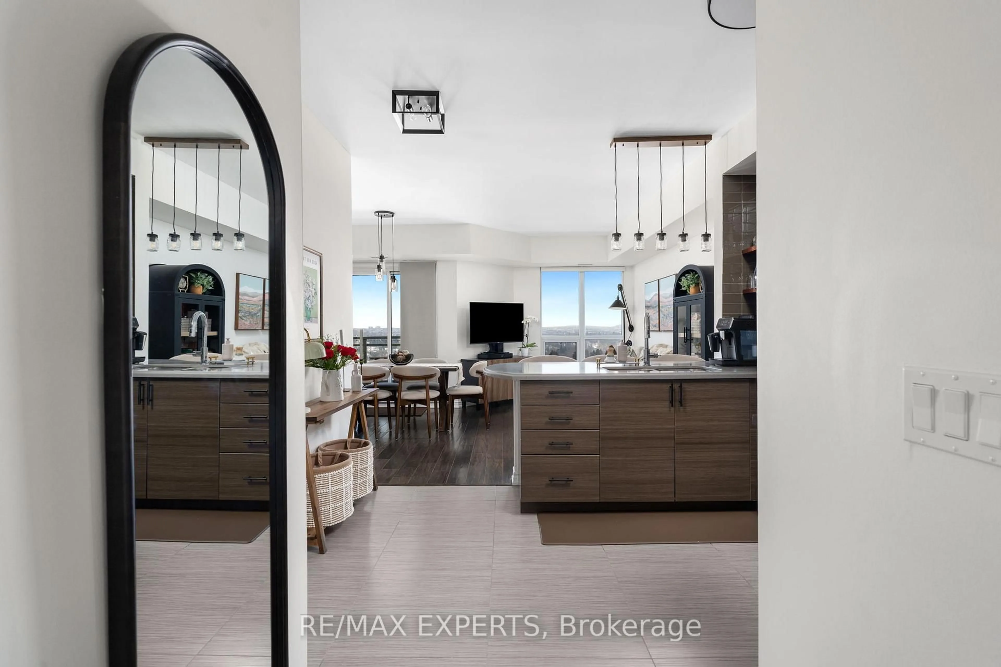 Open concept kitchen, ceramic/tile floor for 7730 Kipling Ave #1207, Vaughan Ontario L4L 1Y9