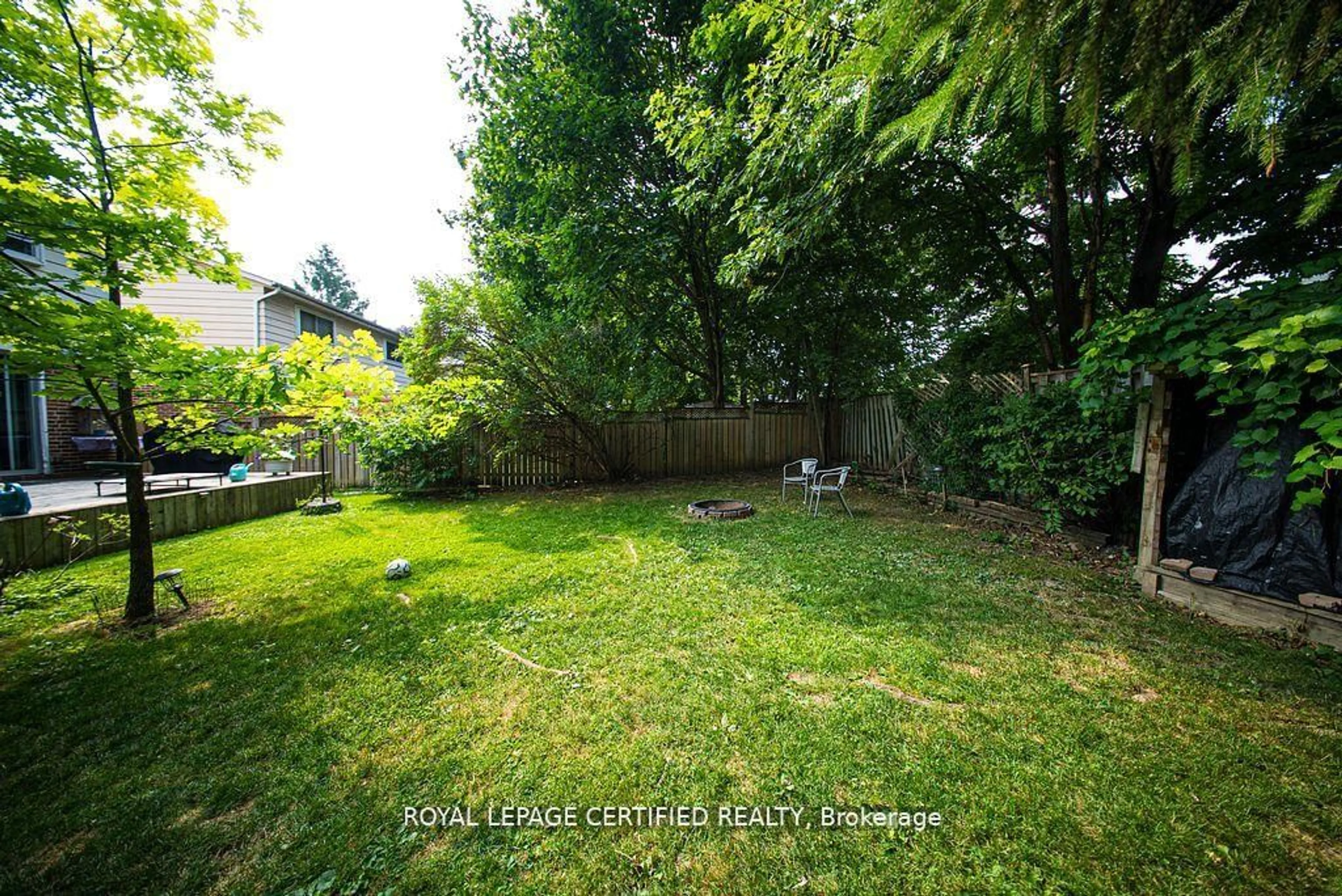 Patio, forest/trees view for 386 Handley Cres, Newmarket Ontario L3Y 4T4