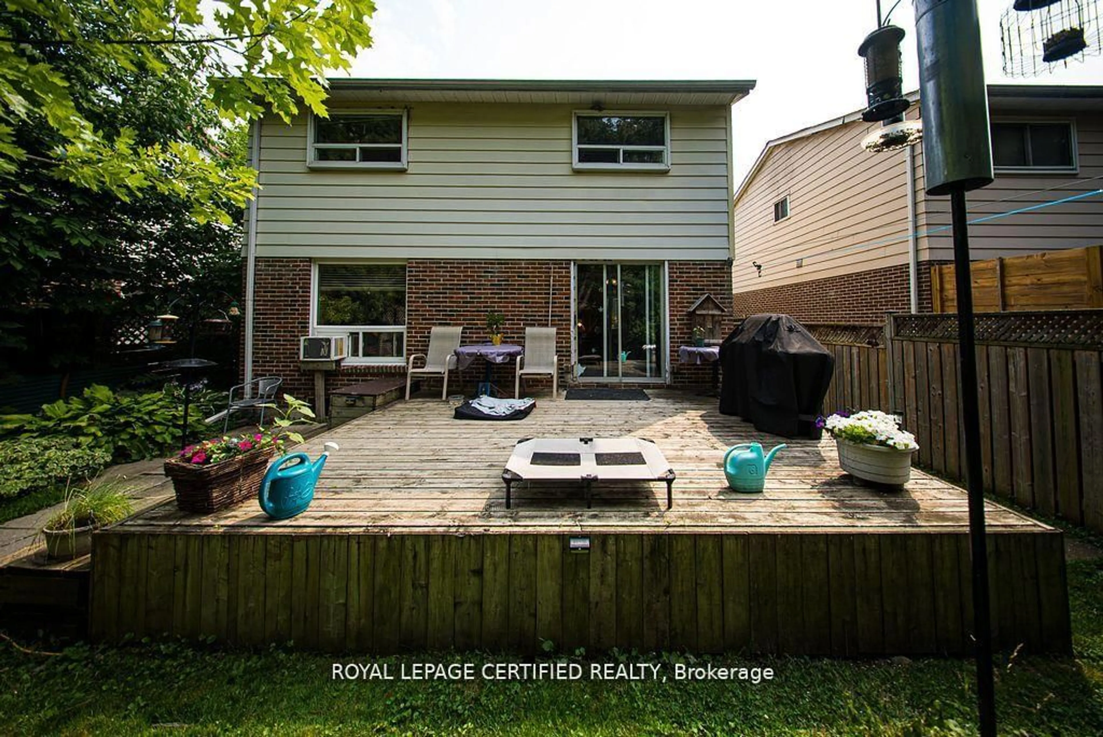 Patio, street for 386 Handley Cres, Newmarket Ontario L3Y 4T4