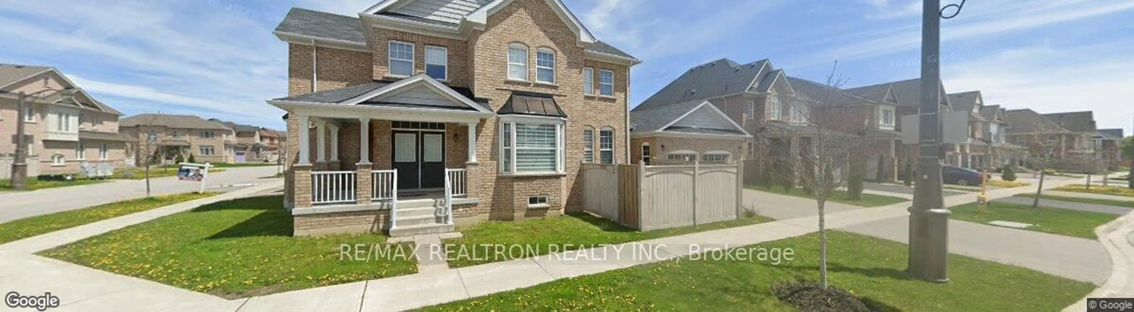 Home with brick exterior material, street for 285 West Lawn Cres, Whitchurch-Stouffville Ontario L4A 1X3