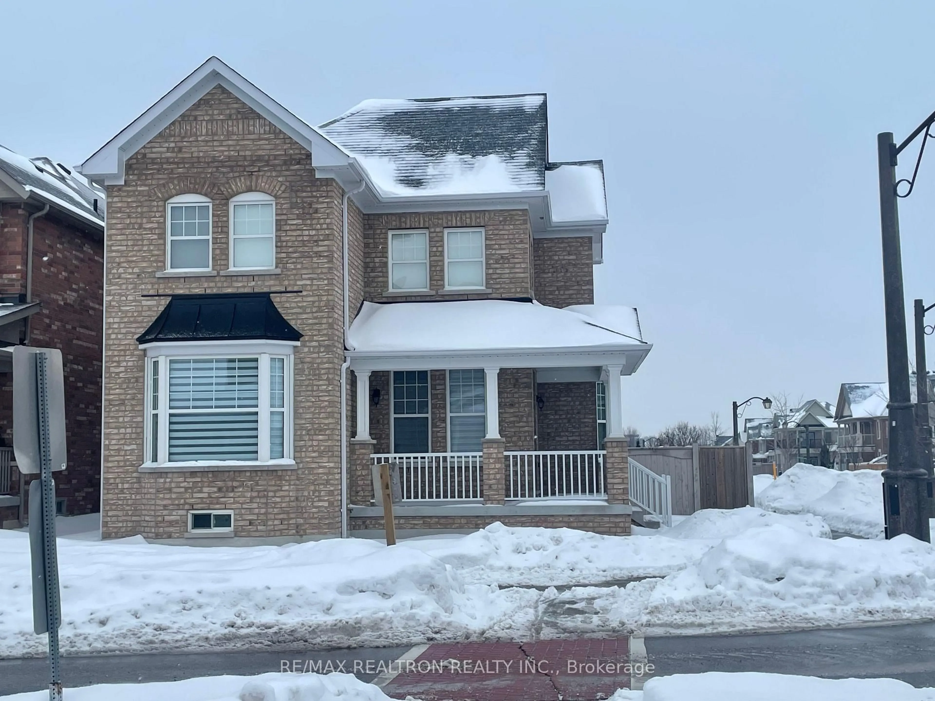 Home with brick exterior material, street for 285 West Lawn Cres, Whitchurch-Stouffville Ontario L4A 1X3