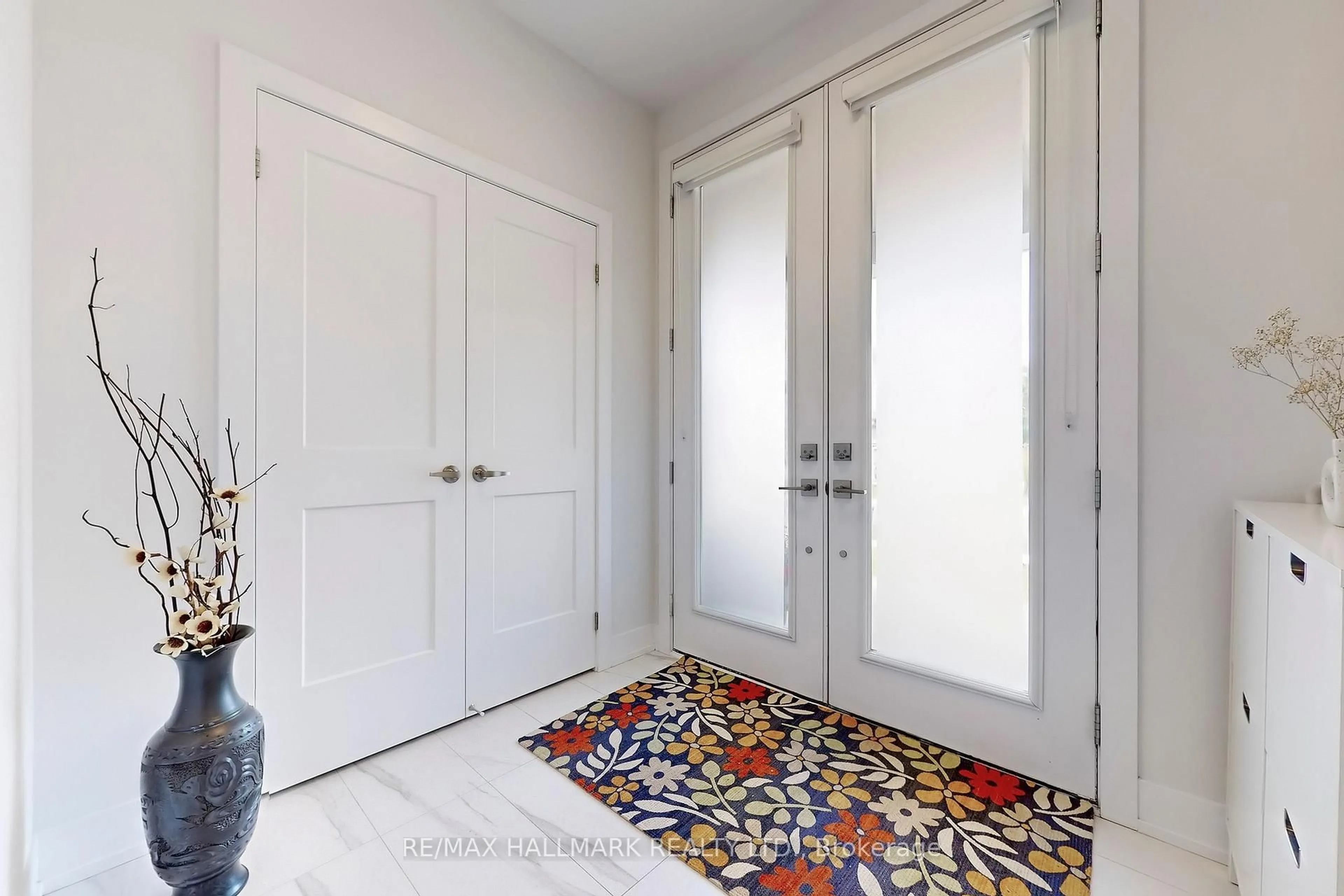 Indoor entryway for 232 Busato Dr, Whitchurch-Stouffville Ontario L4A 4X4