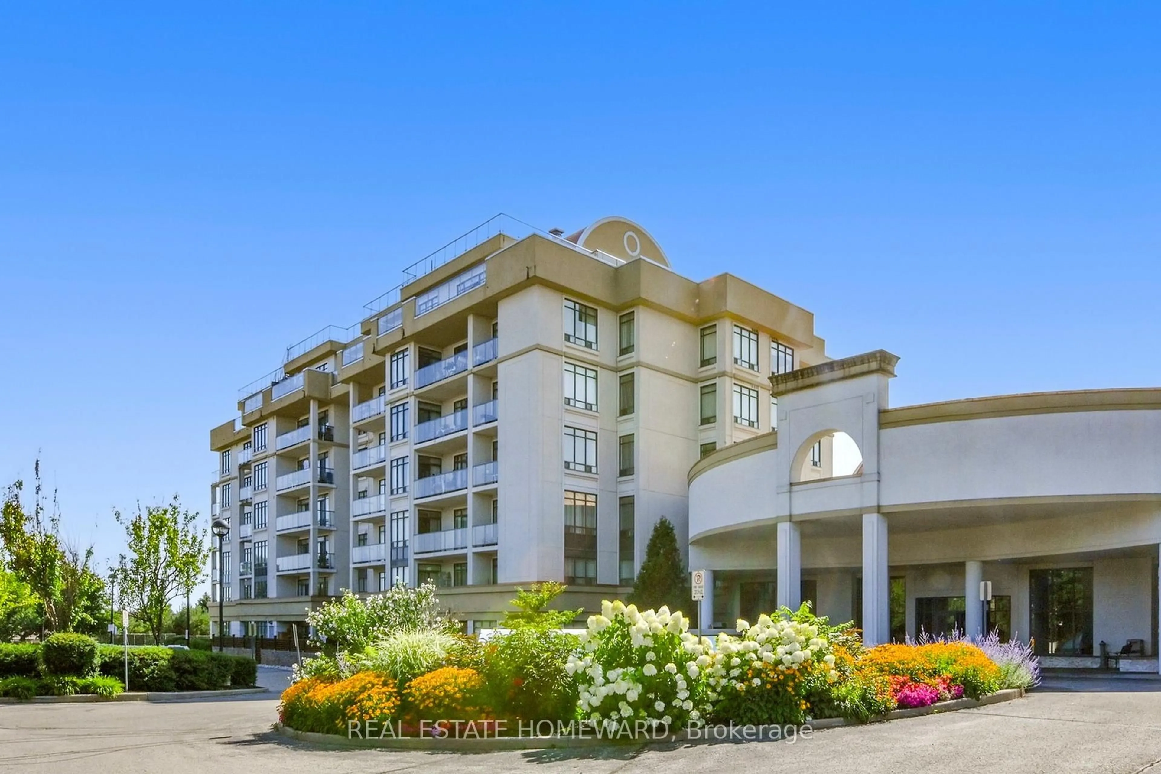 Indoor foyer for 11121 Yonge St #116, Richmond Hill Ontario L4C 0S7