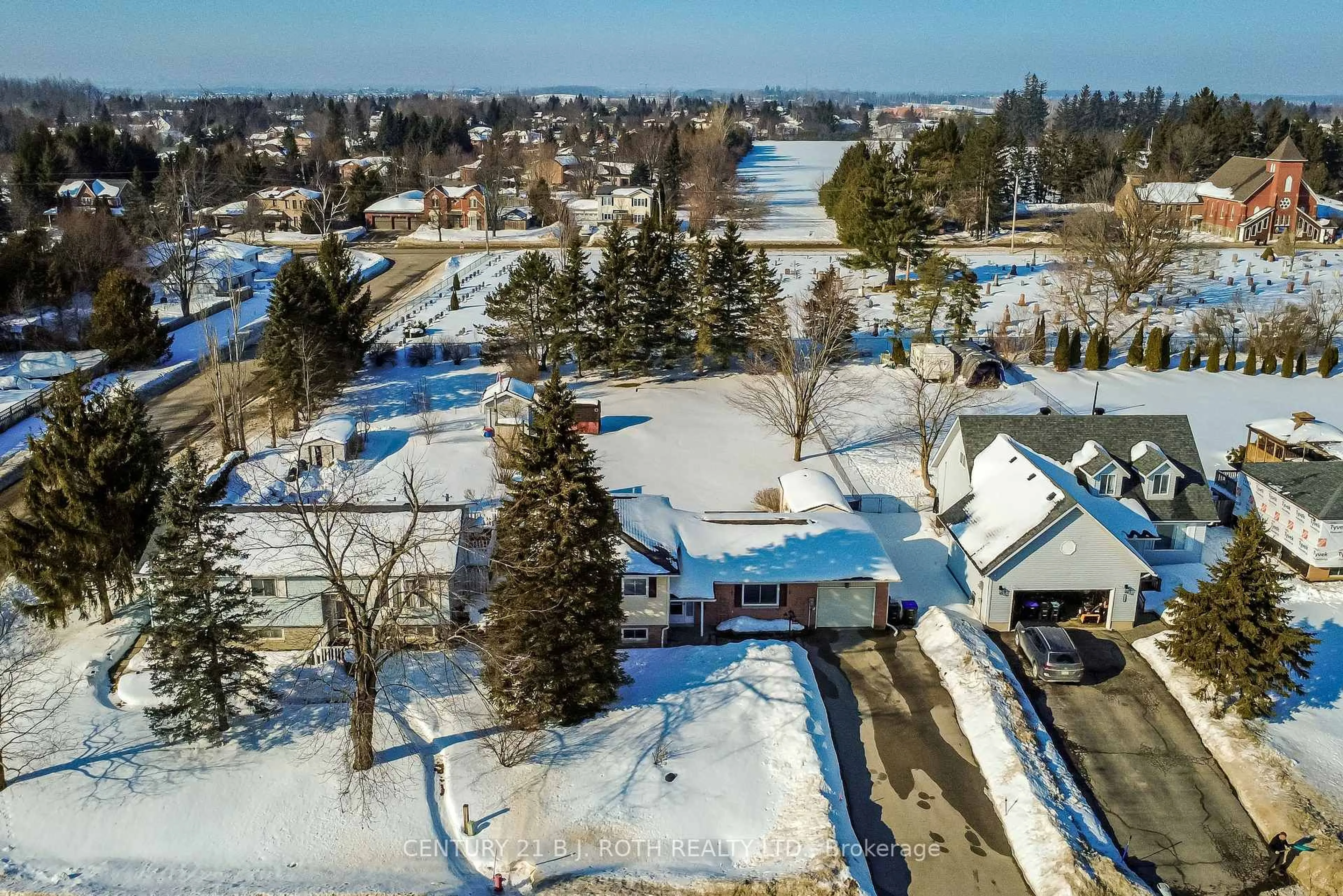 A pic from outside/outdoor area/front of a property/back of a property/a pic from drone, street for 2246 Richardson St, Innisfil Ontario L9S 1G5