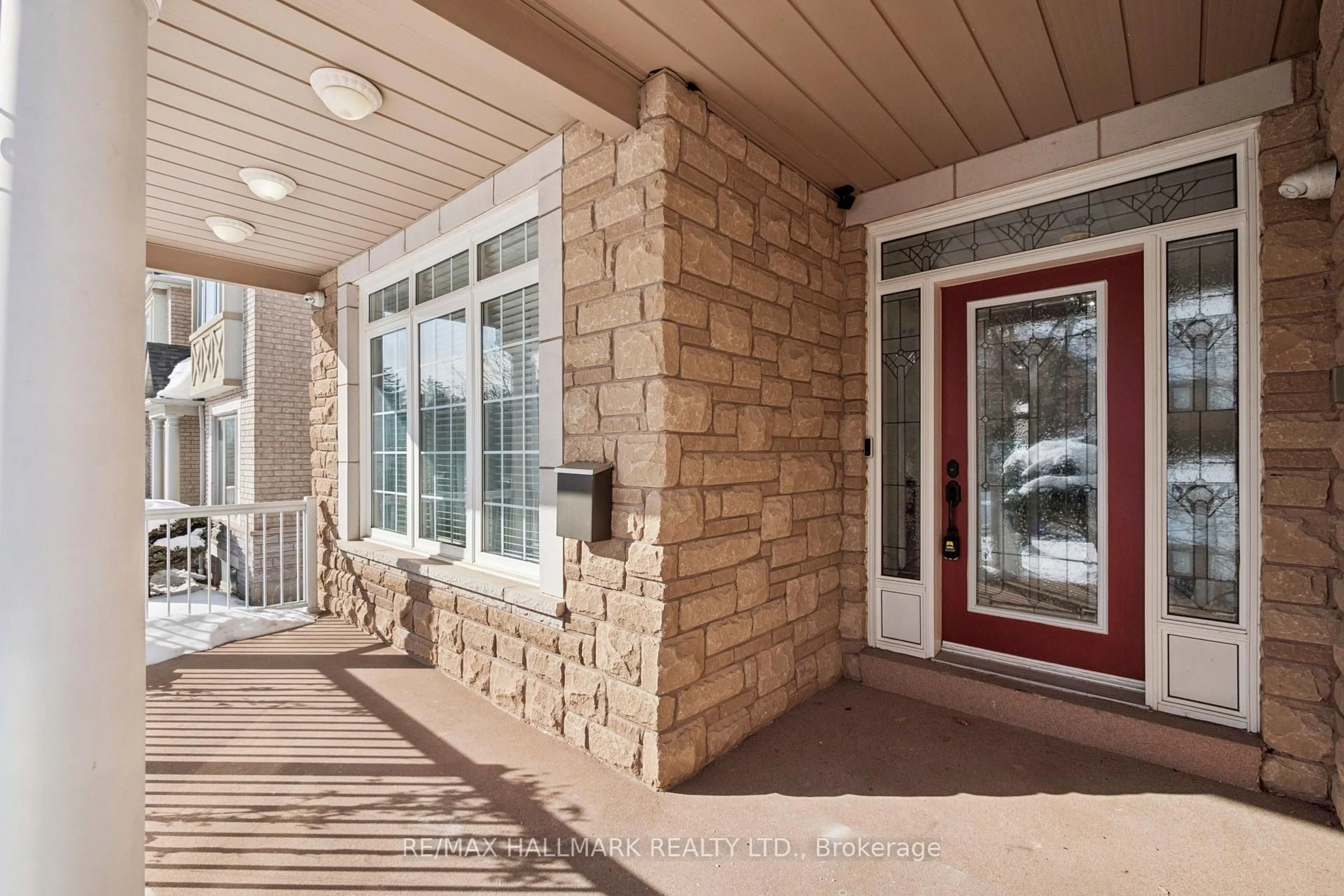Indoor entryway for 6 Guinevere Crt, Richmond Hill Ontario L4C 0P7