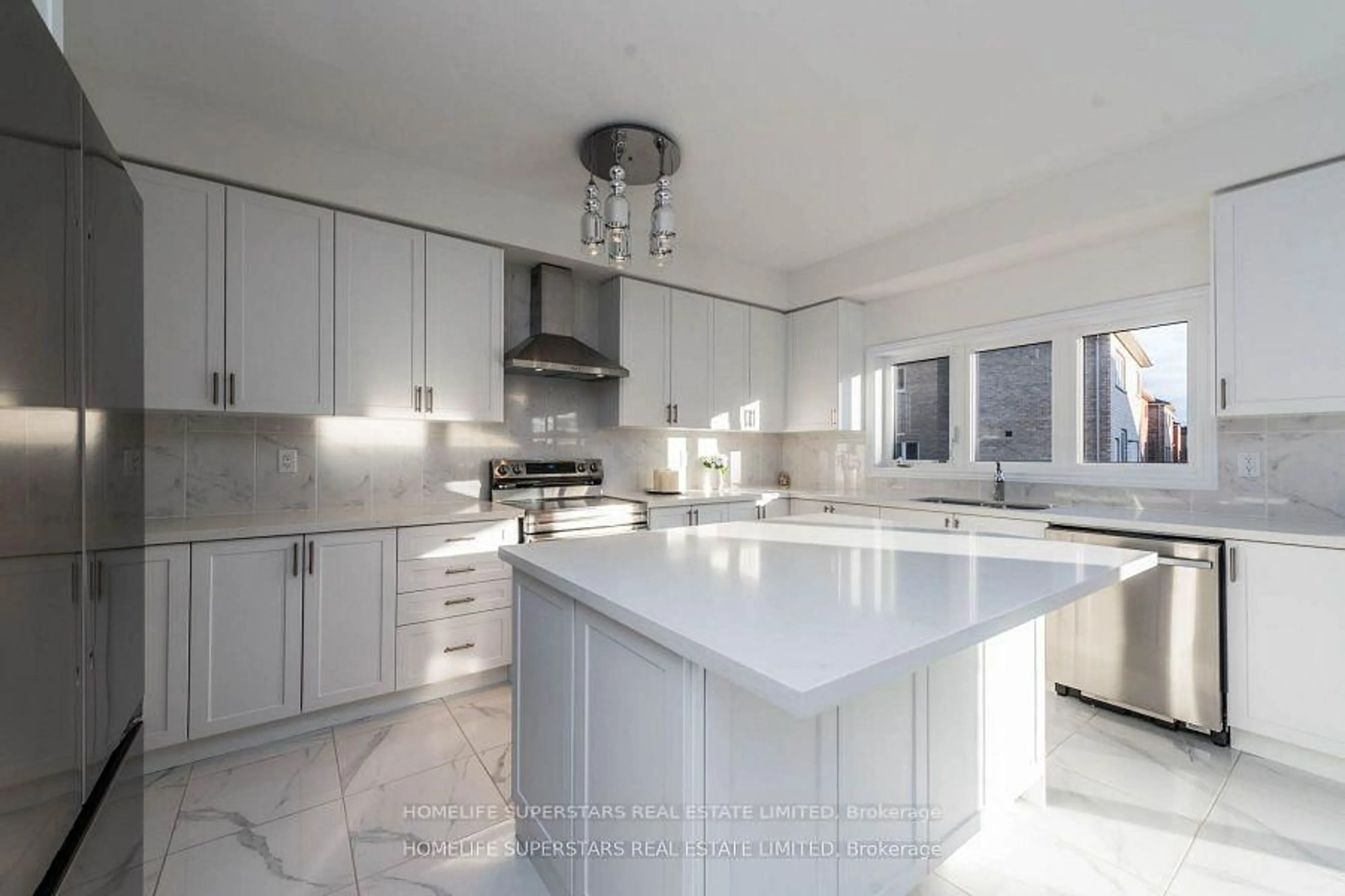 Contemporary kitchen, ceramic/tile floor for 1121 Cole St, Innisfil Ontario L9R 0R3