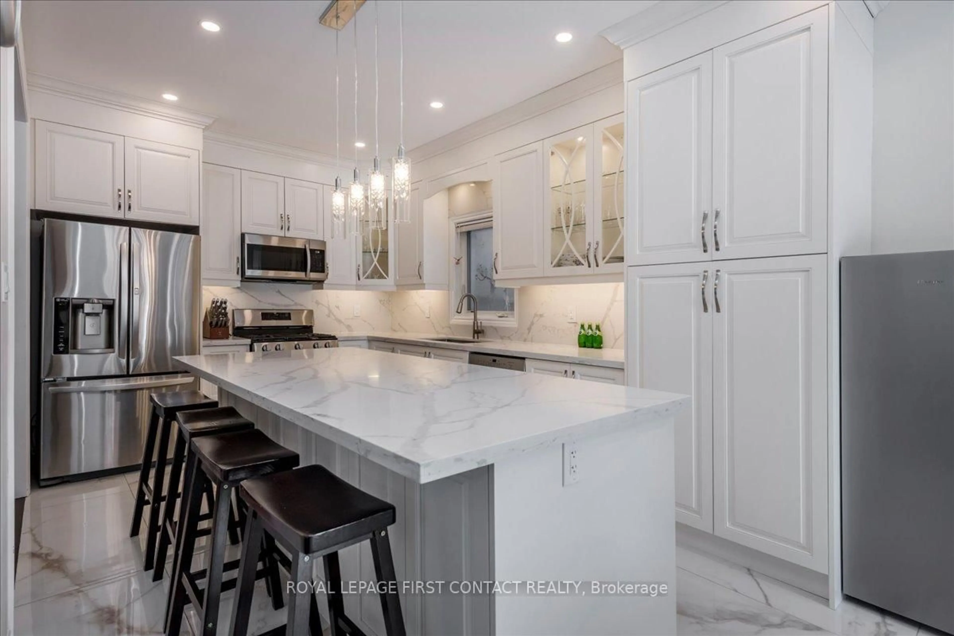 Contemporary kitchen, ceramic/tile floor for 136 Noble Dr, Bradford West Gwillimbury Ontario L3Z 2A5