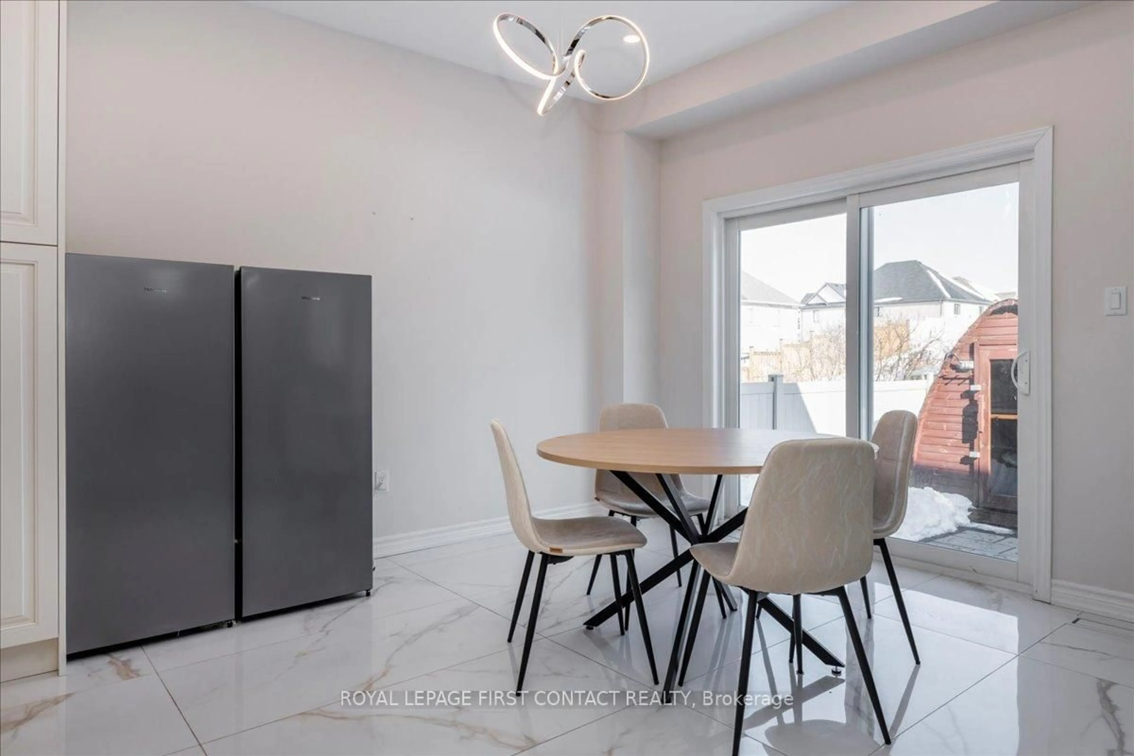 Dining room, unknown for 136 Noble Dr, Bradford West Gwillimbury Ontario L3Z 2A5