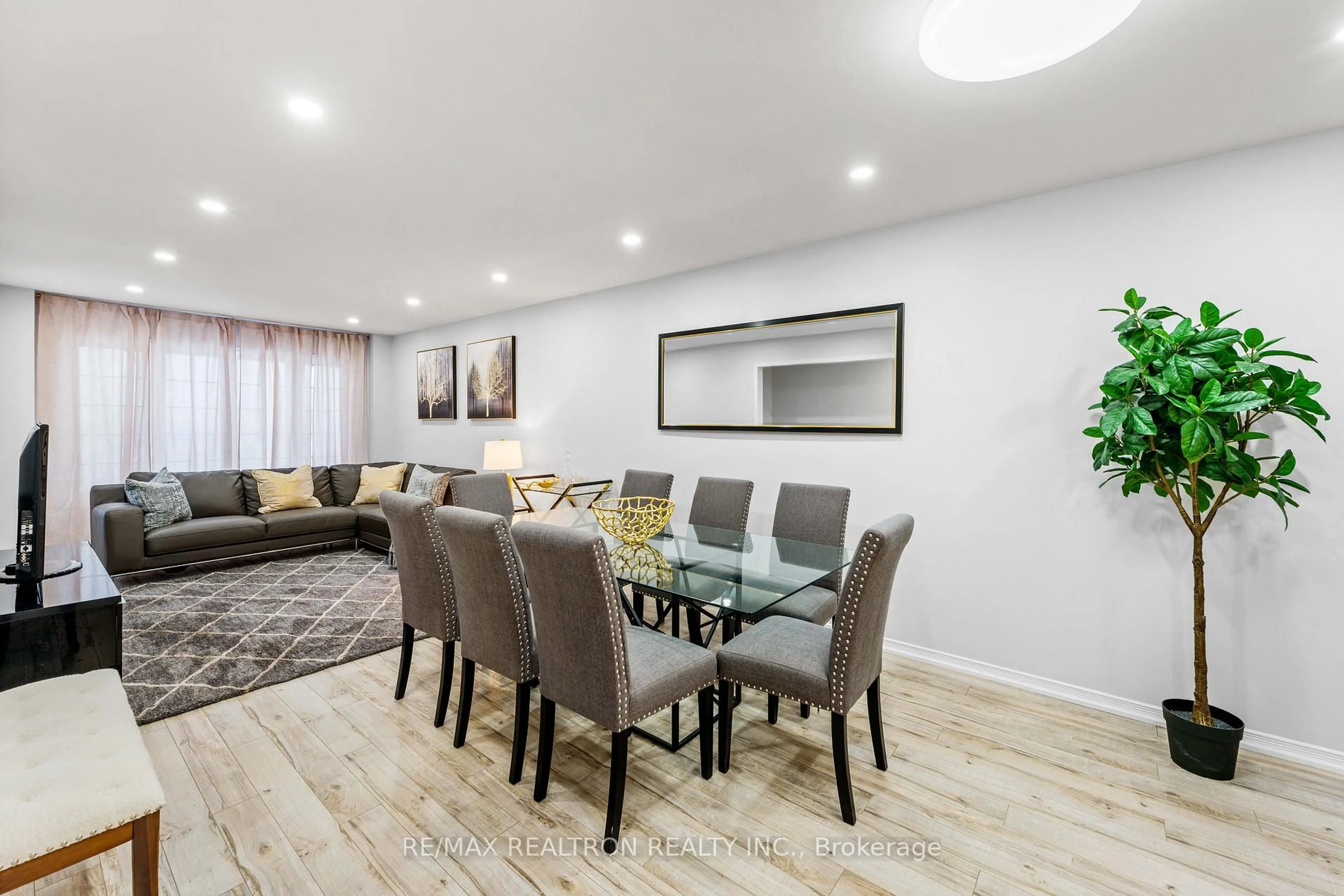 Dining room, wood/laminate floor for 177 Sassafras Circ, Vaughan Ontario L4J 8M6