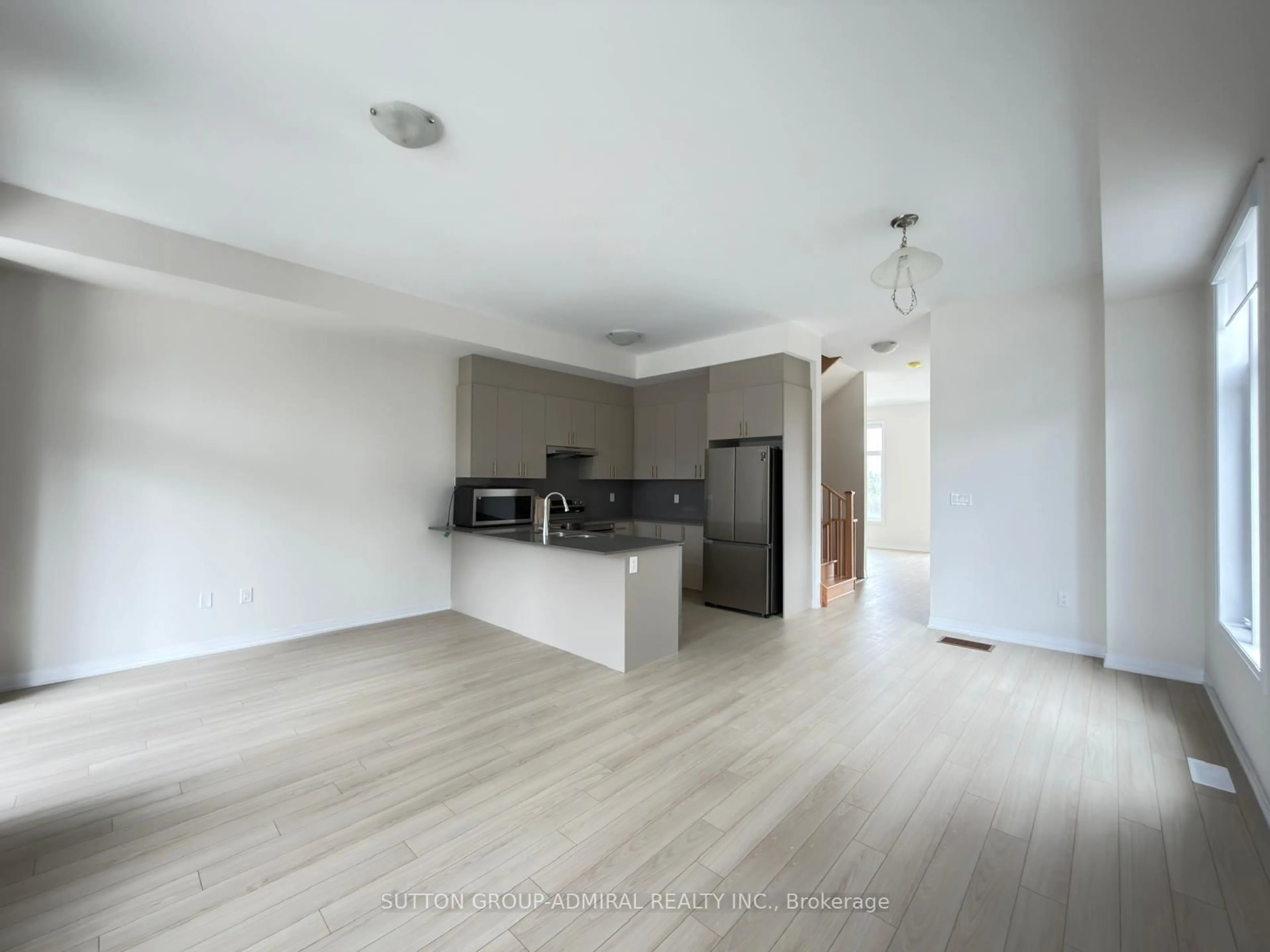 Open concept kitchen, unknown for 72 Lunay Dr, Richmond Hill Ontario L4S 0P2