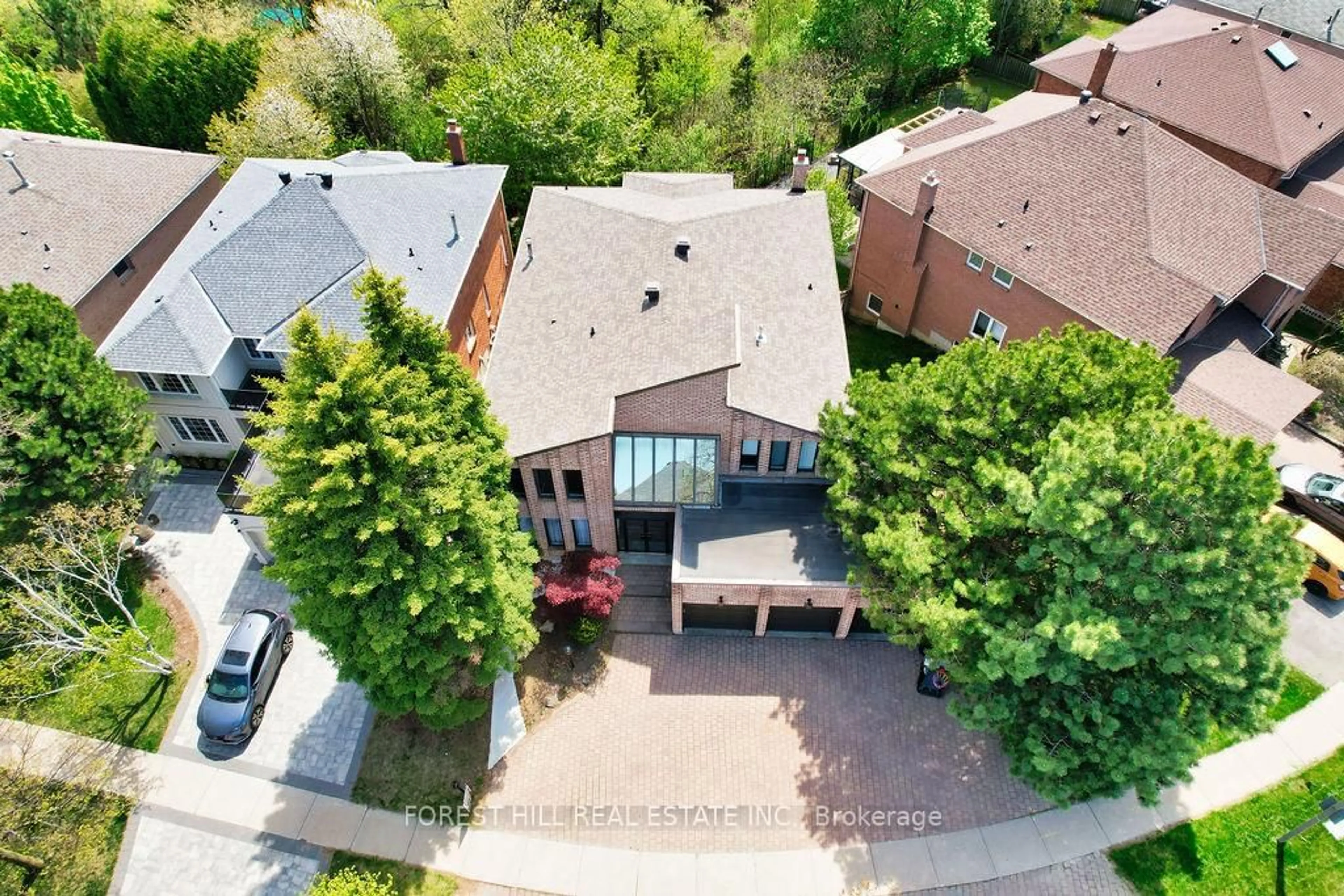 A pic from outside/outdoor area/front of a property/back of a property/a pic from drone, street for 211 Franklin Ave, Vaughan Ontario L4J 7L4