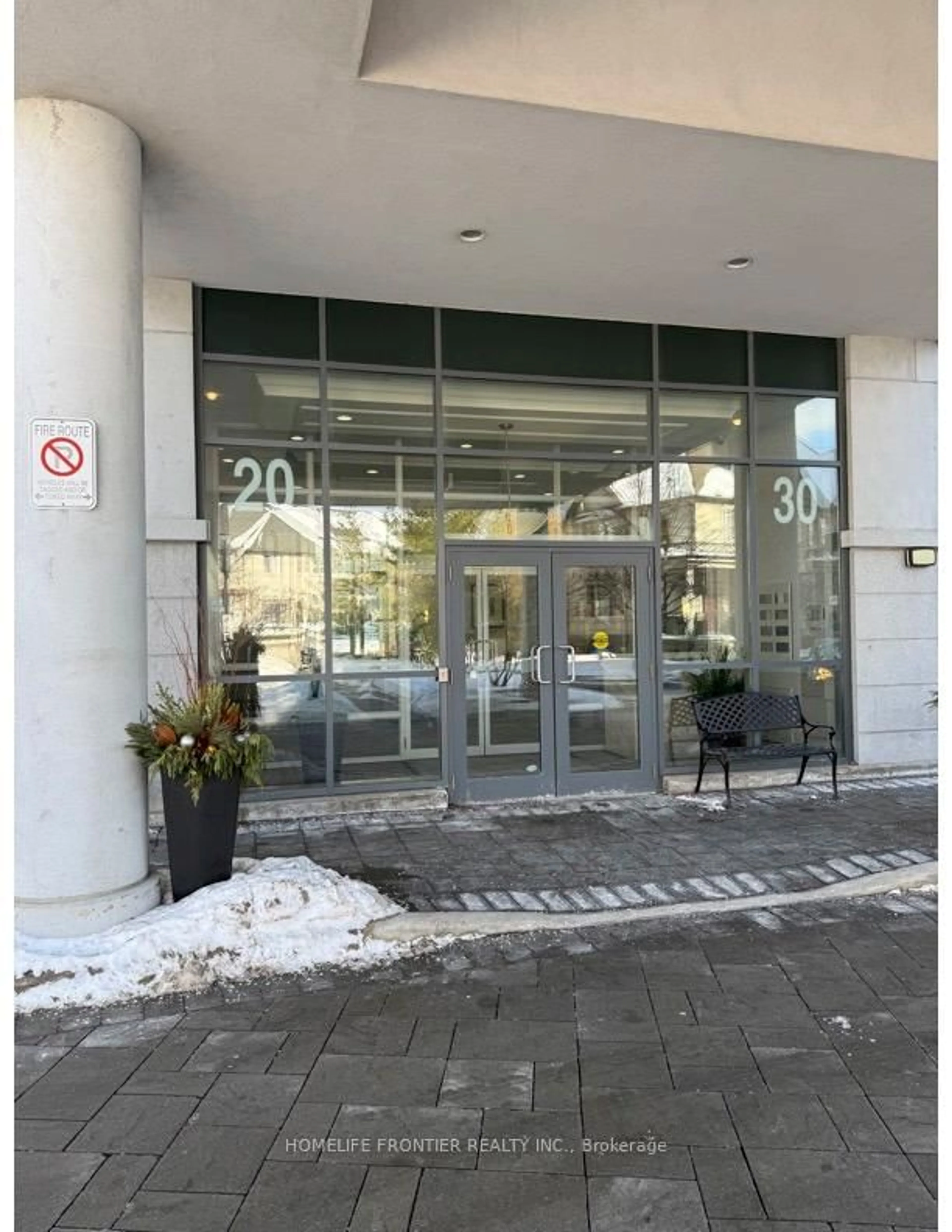 Indoor foyer for 20 North Park Rd #509, Vaughan Ontario L4J 0G7