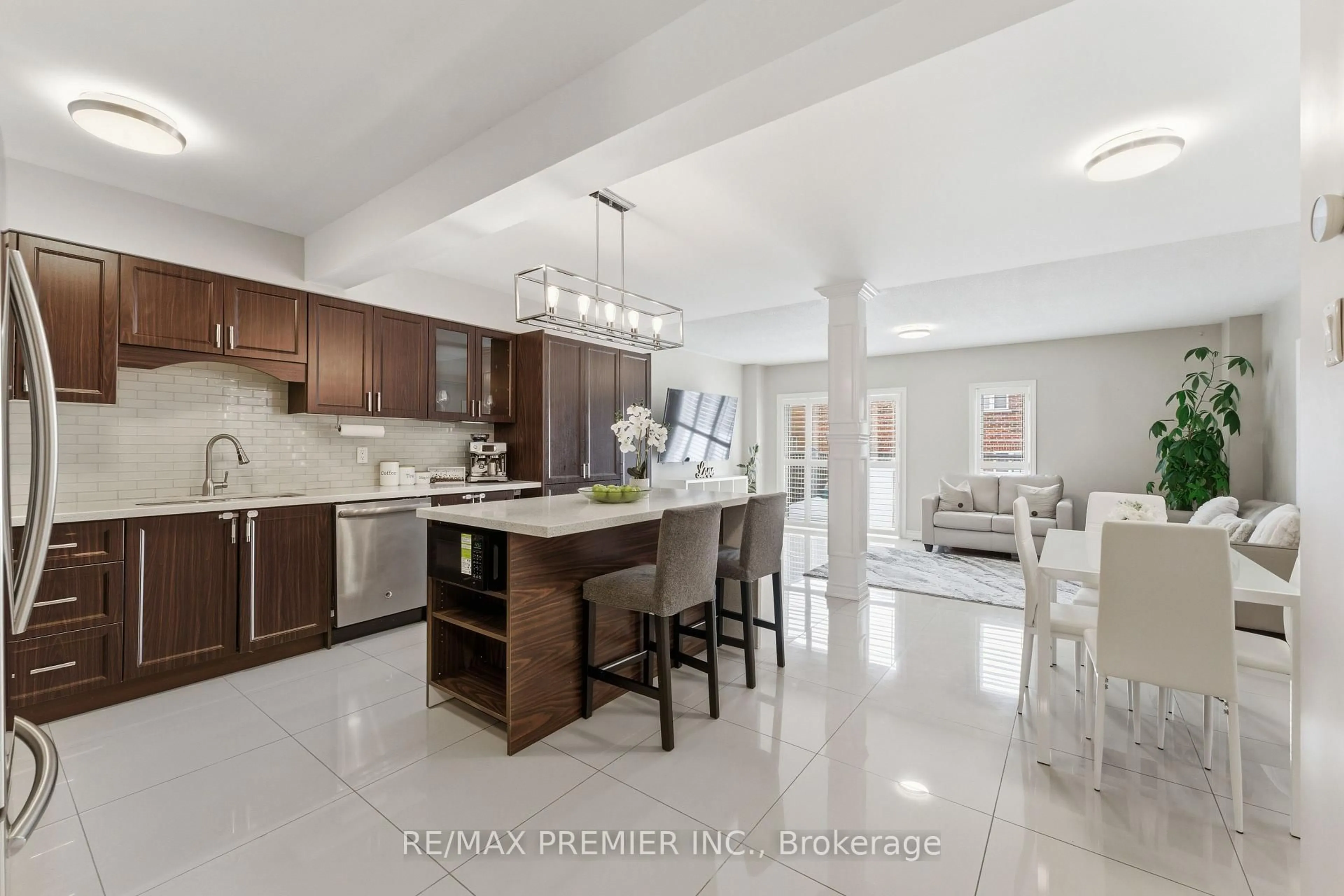 Open concept kitchen, ceramic/tile floor for 58 Martini Dr, Richmond Hill Ontario L4S 2T7