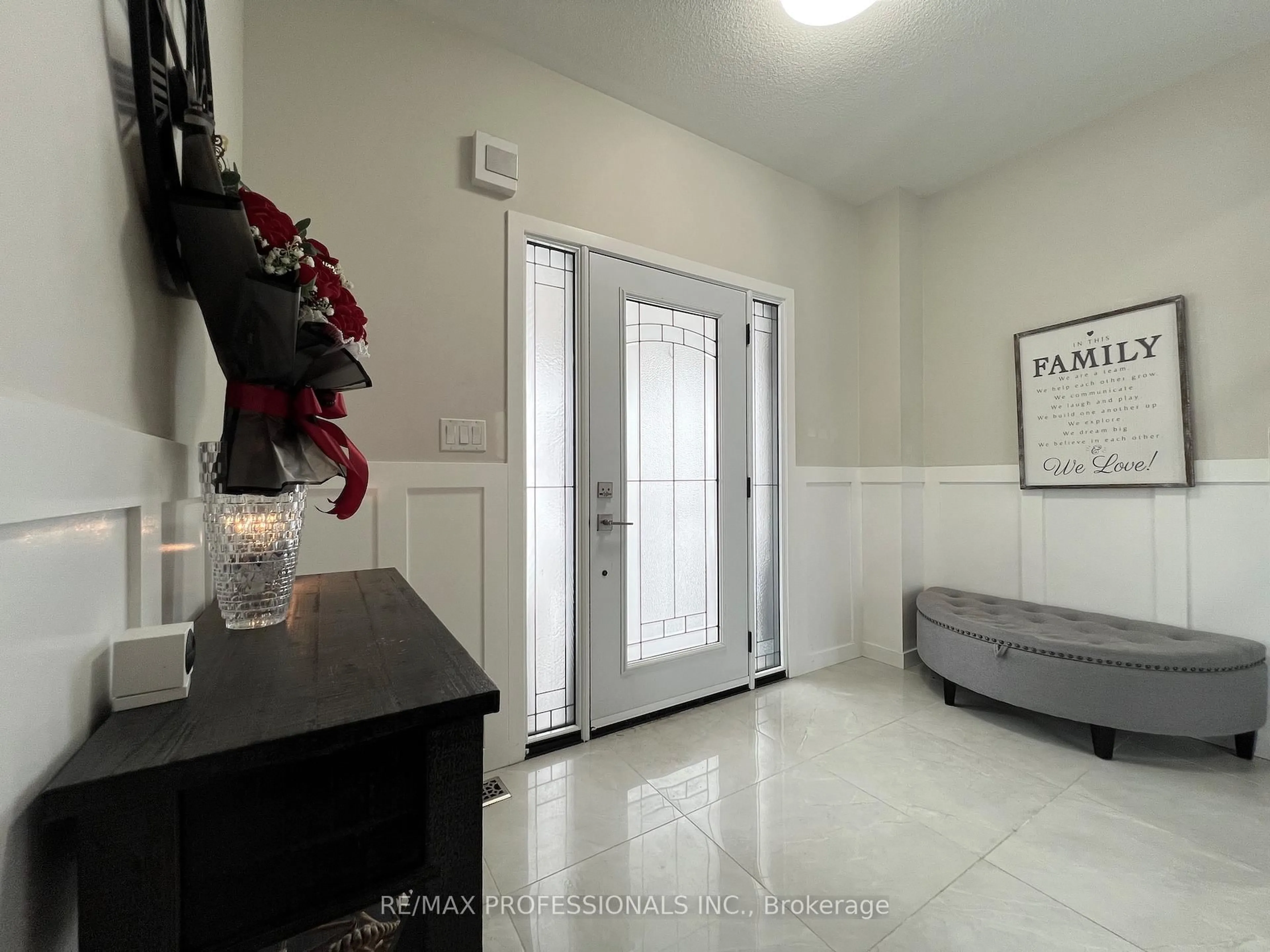 Indoor entryway for 49 Liberty St, Bradford West Gwillimbury Ontario L3Z 0P5