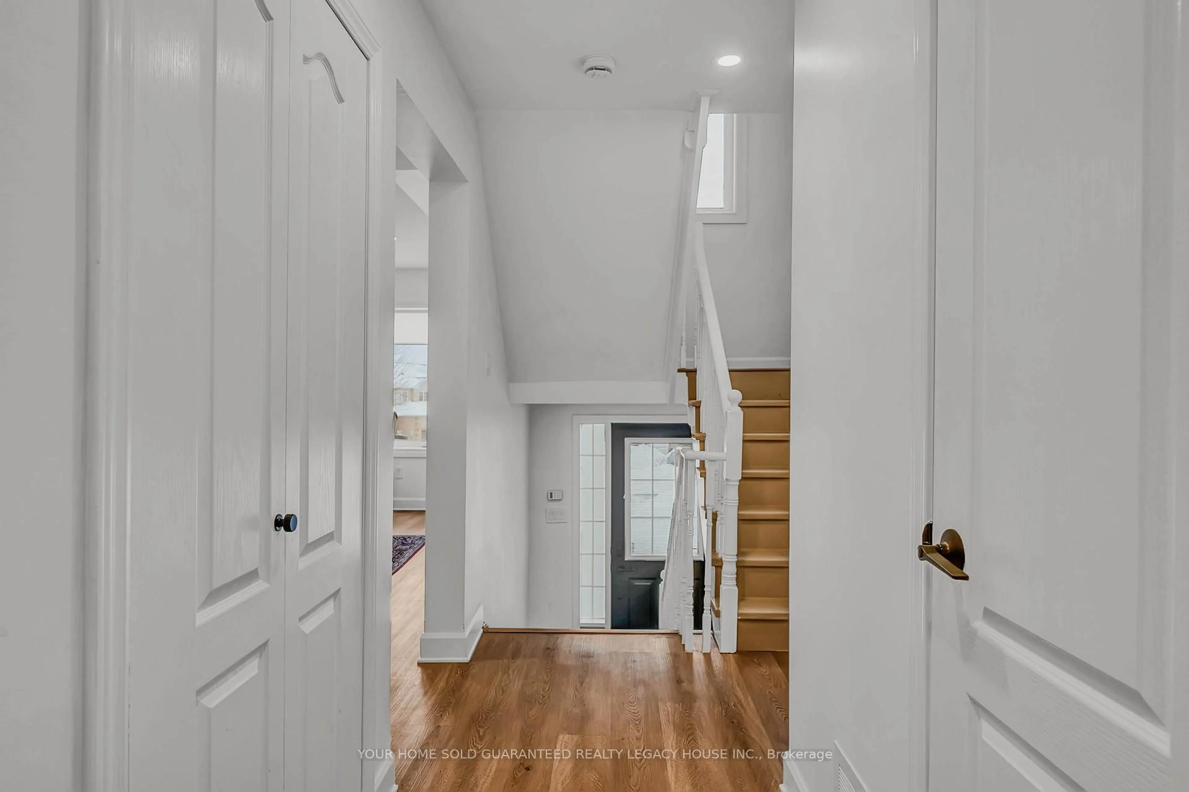 Indoor entryway for 64 Natale Crt, Bradford West Gwillimbury Ontario L3Z 3B1