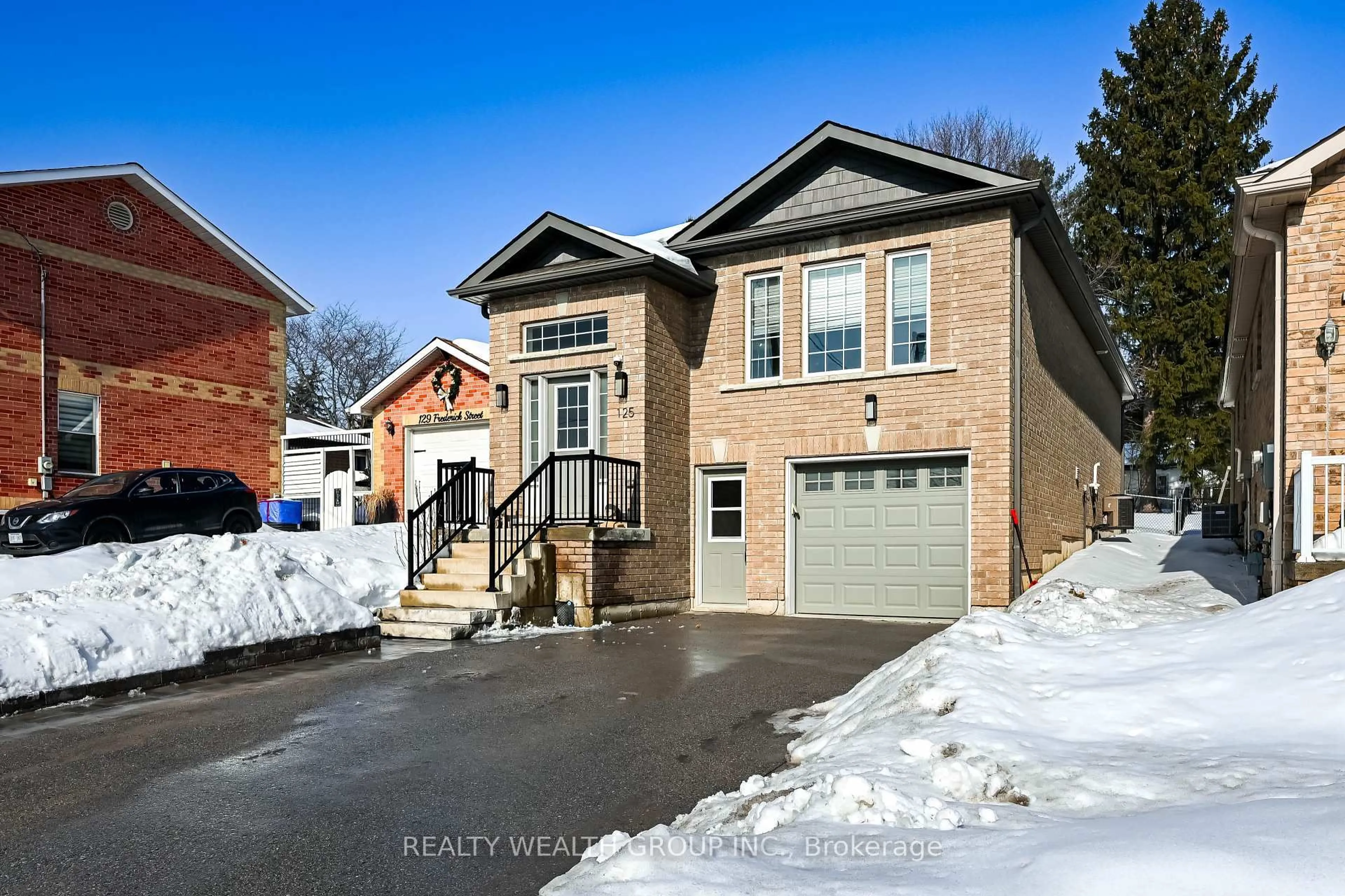 Home with brick exterior material, street for 125 Frederick St, Bradford West Gwillimbury Ontario L3Z 1P7