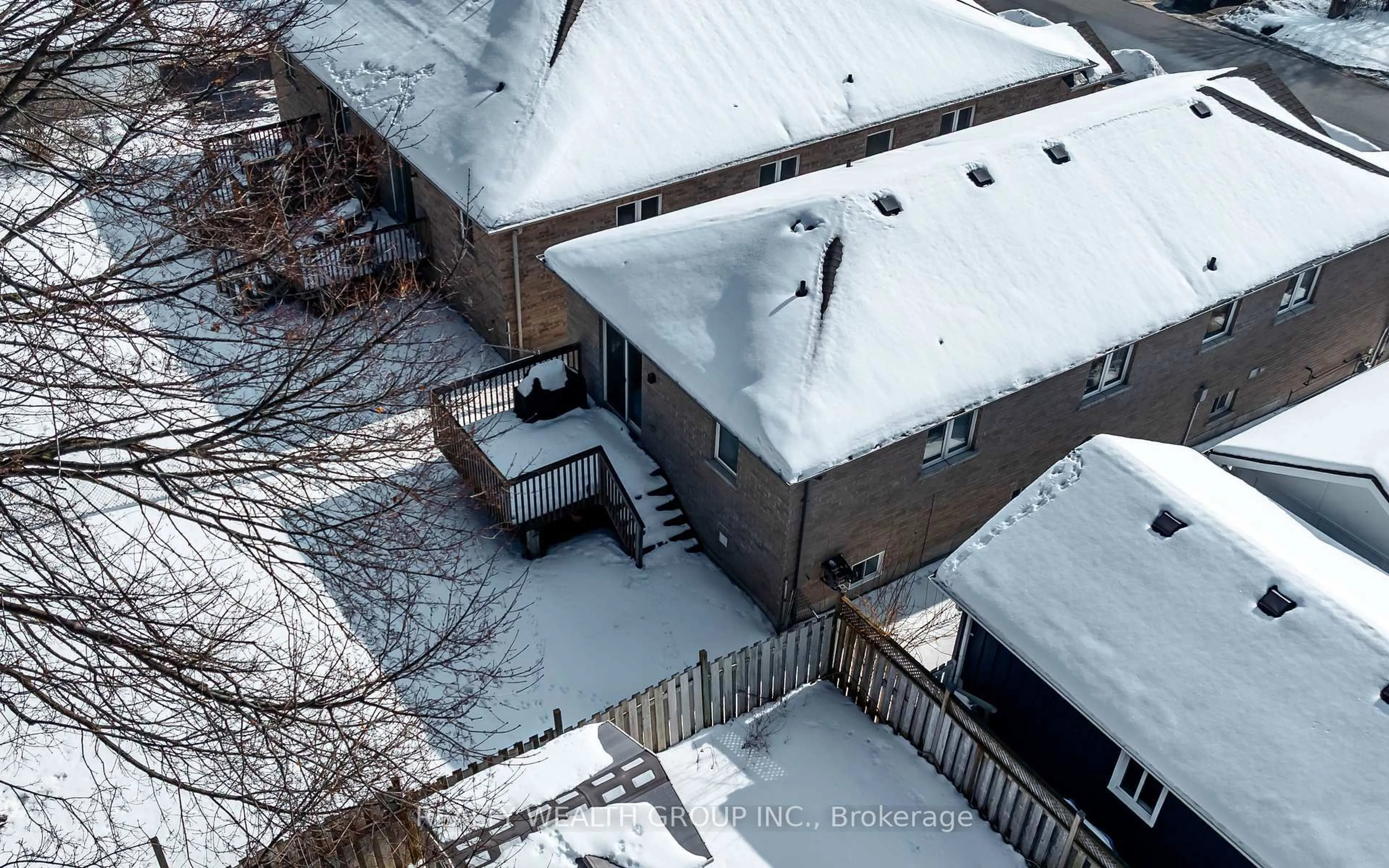 A pic from outside/outdoor area/front of a property/back of a property/a pic from drone, building for 125 Frederick St, Bradford West Gwillimbury Ontario L3Z 1P7