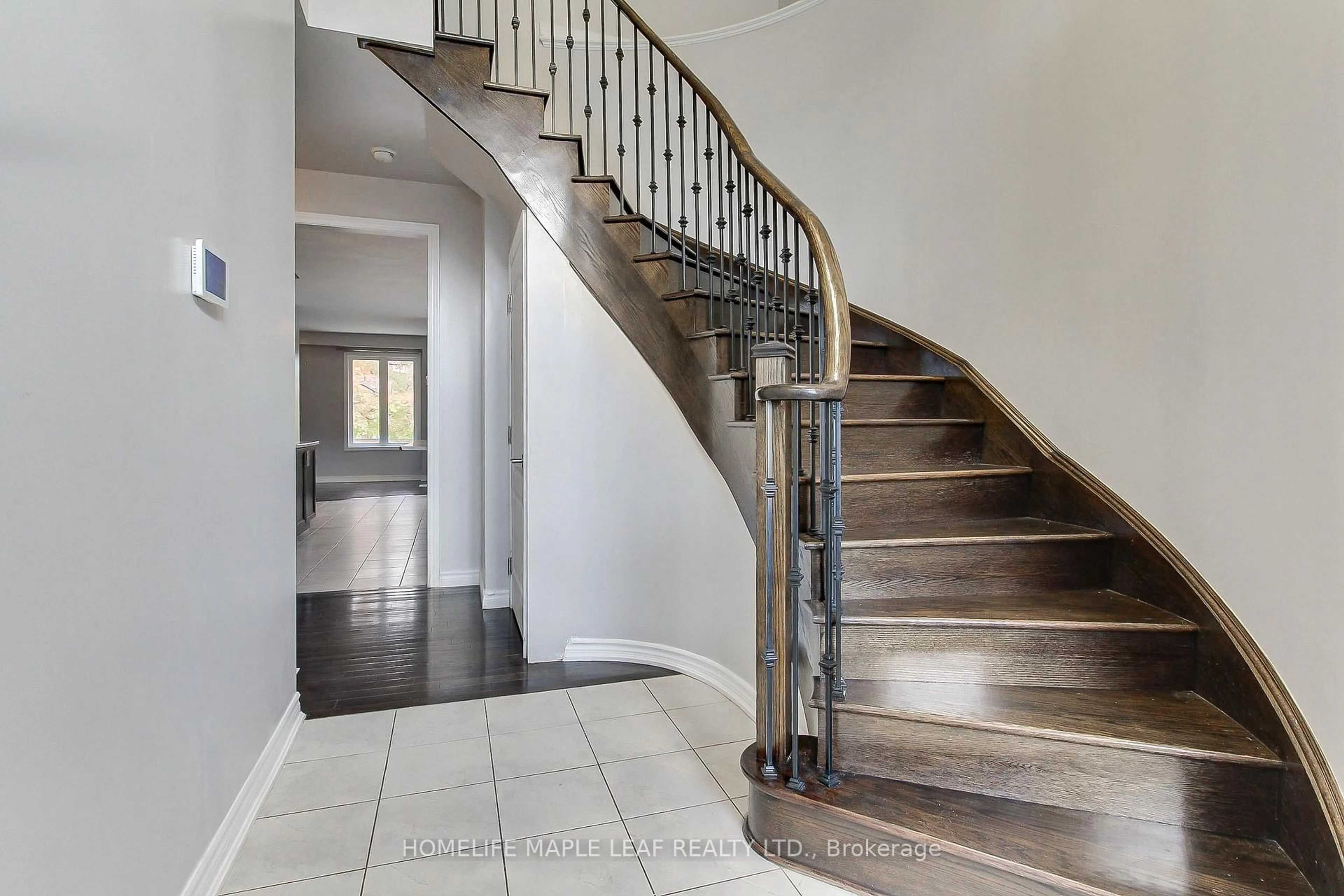 Stairs for 2180 Dawson Cres, Innisfil Ontario L9S 0H1