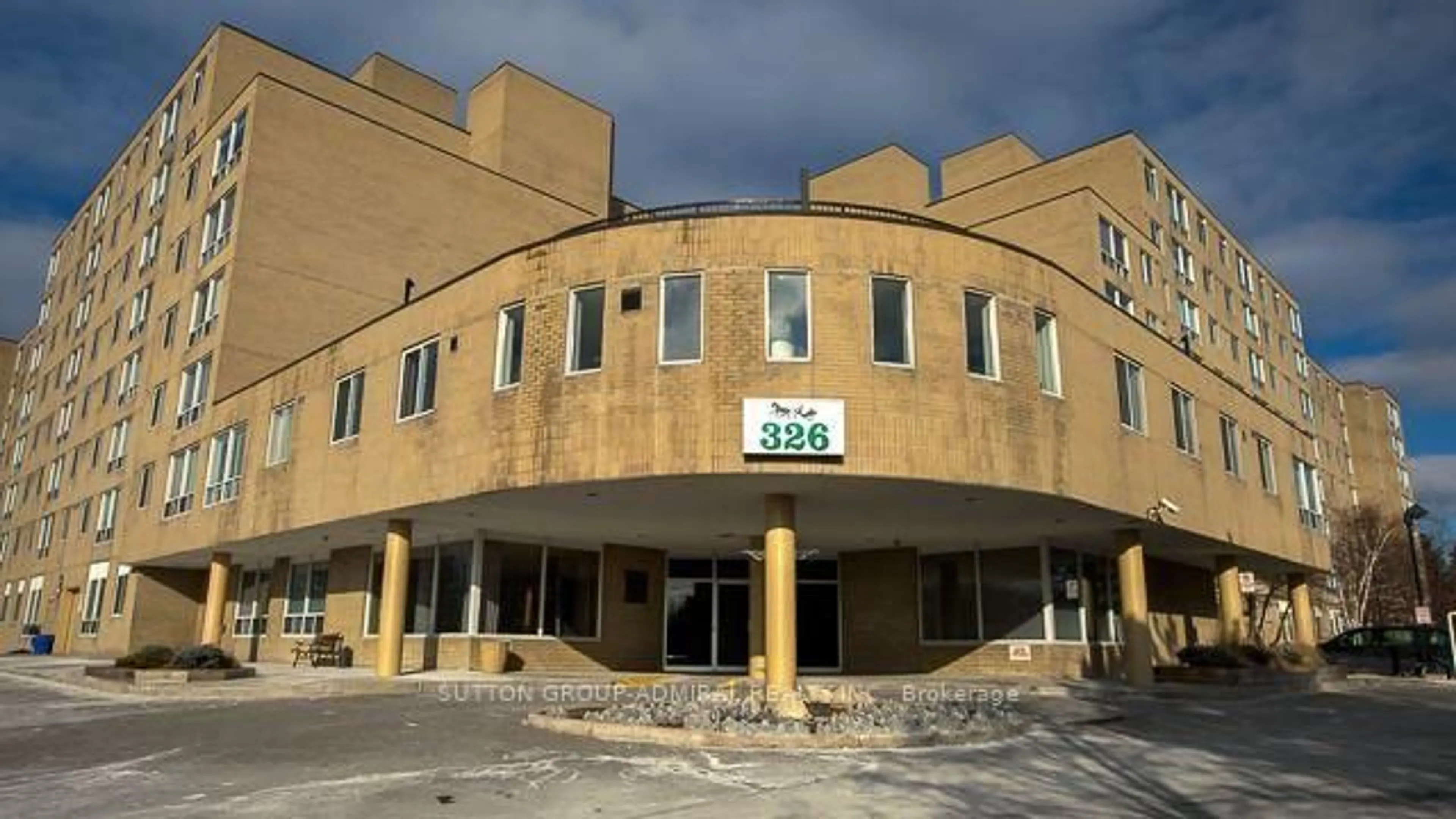 Lobby for 326 Major Mackenzie Dr #416, Richmond Hill Ontario L4C 8T4