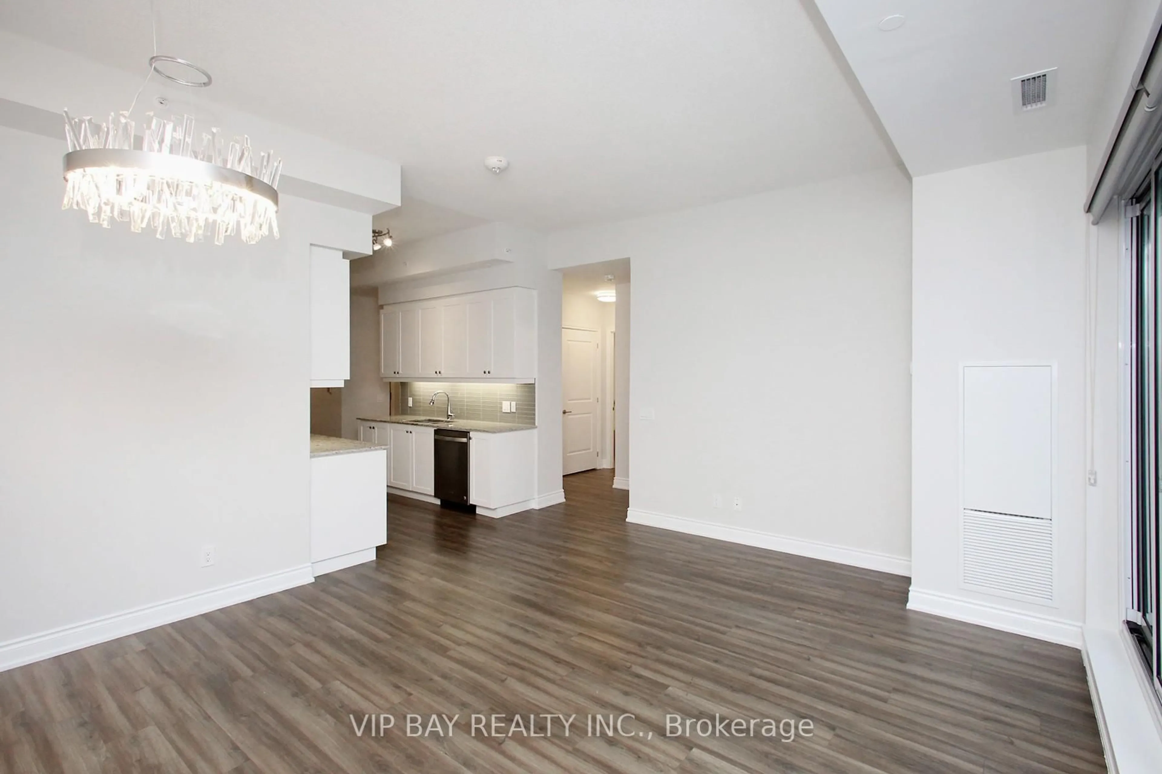 Open concept kitchen, wood/laminate floor for 9618 Yonge St #1608, Richmond Hill Ontario L4C 0X5