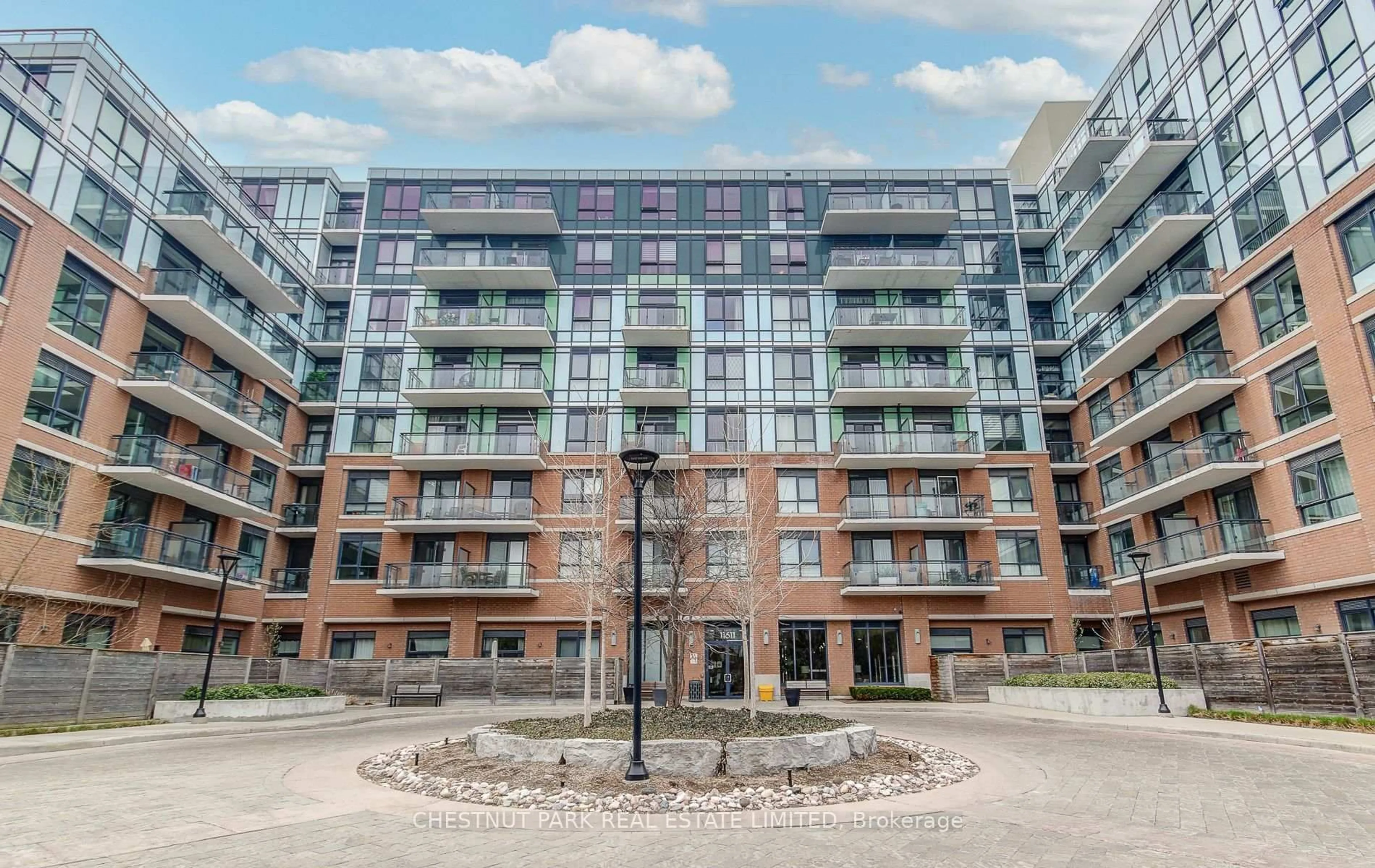A pic from outside/outdoor area/front of a property/back of a property/a pic from drone, building for 11611 Yonge St #109, Richmond Hill Ontario L4E 1G2