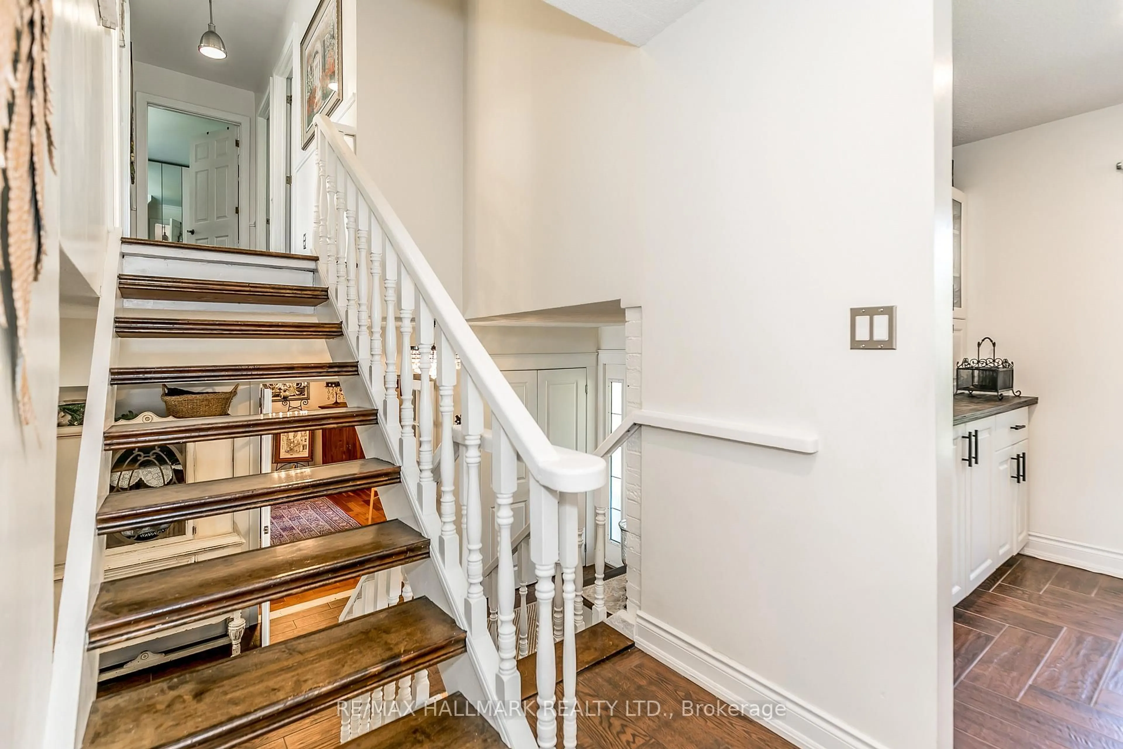 Unknown for 2230 Spring St, Innisfil Ontario L9S 2B6