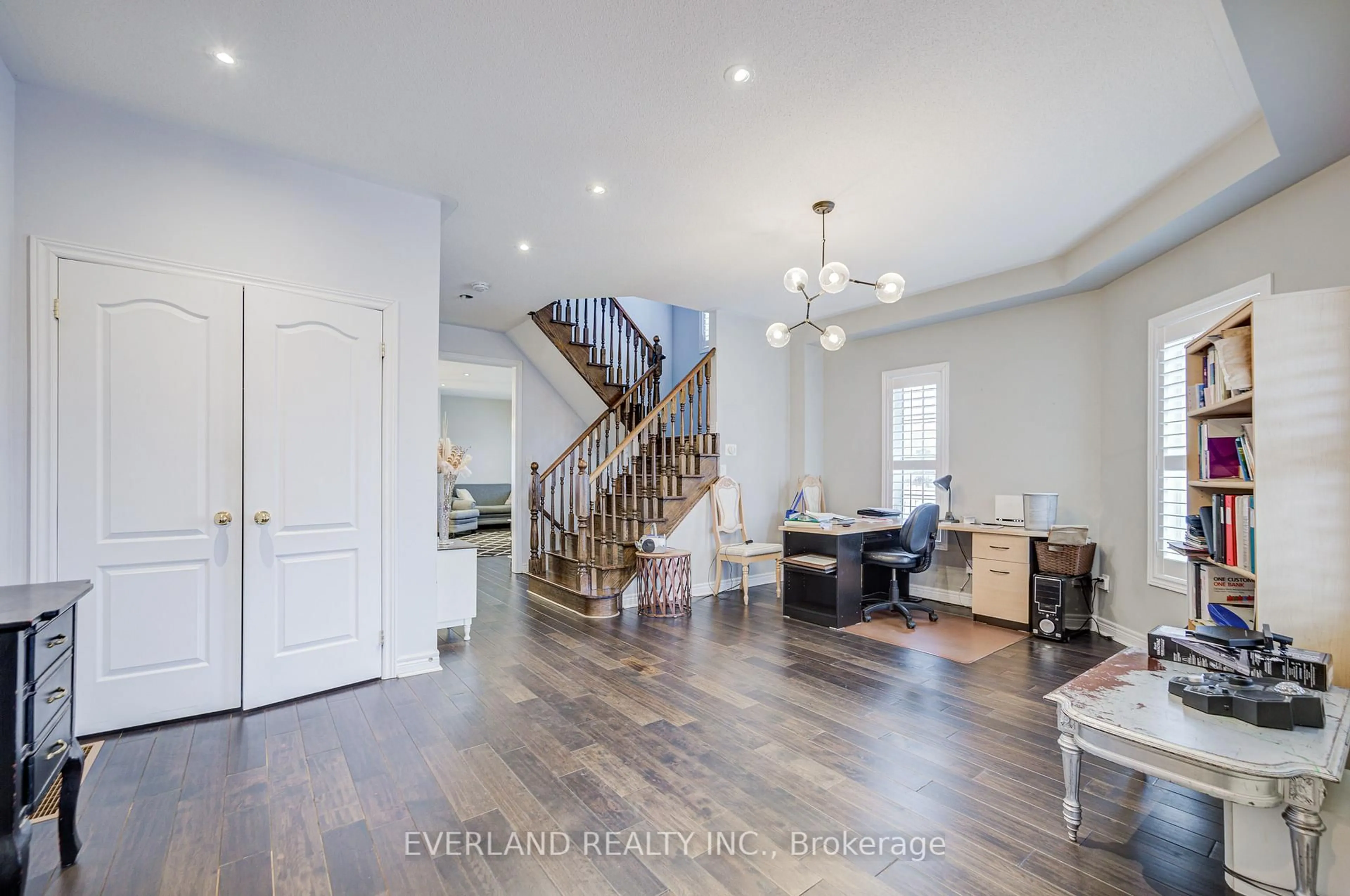 Indoor entryway for 9588 Weston Rd, Vaughan Ontario L4H 0P4