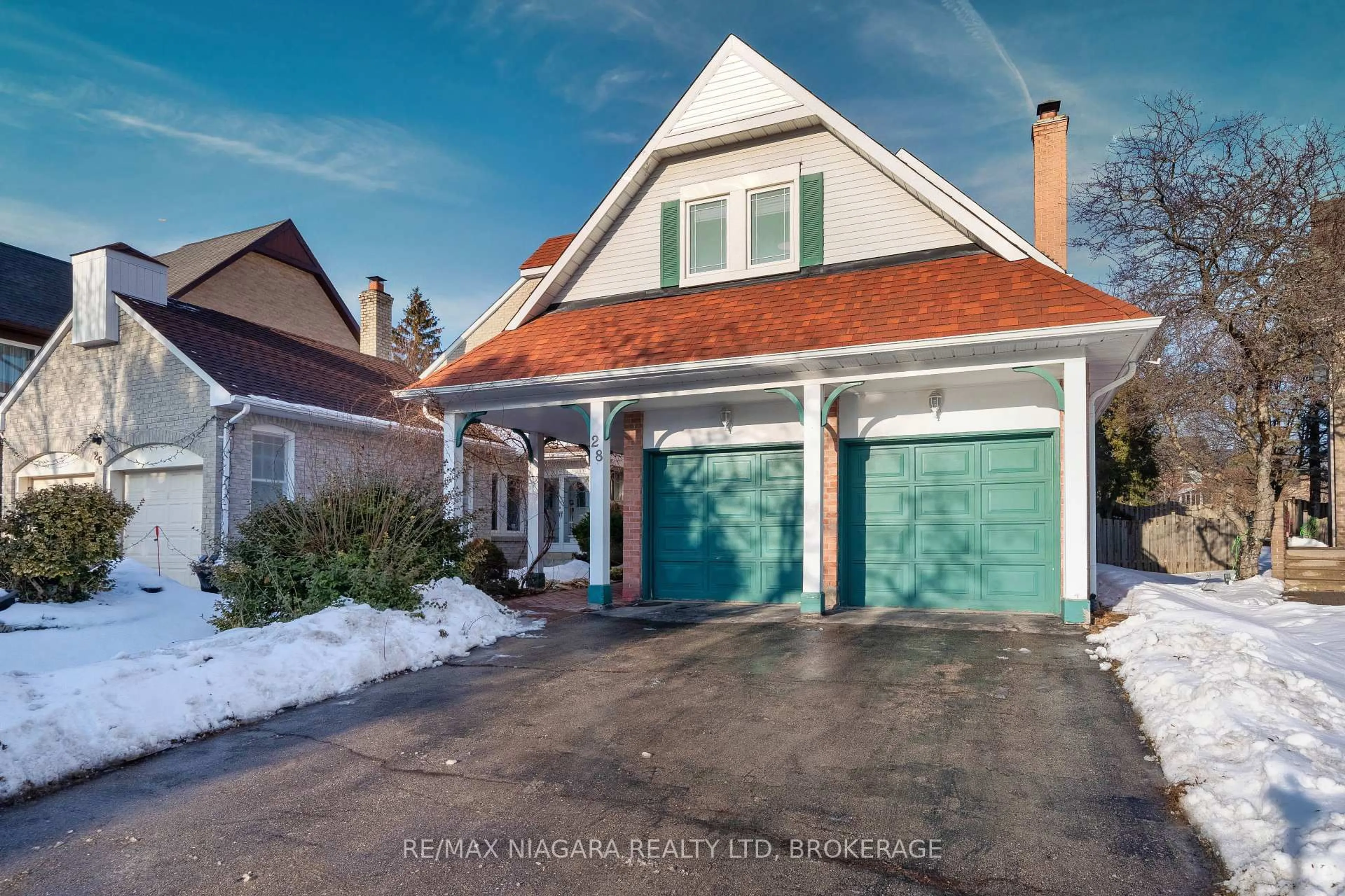 Indoor garage for 28 Rosemead Clse, Markham Ontario L3R 3Z3