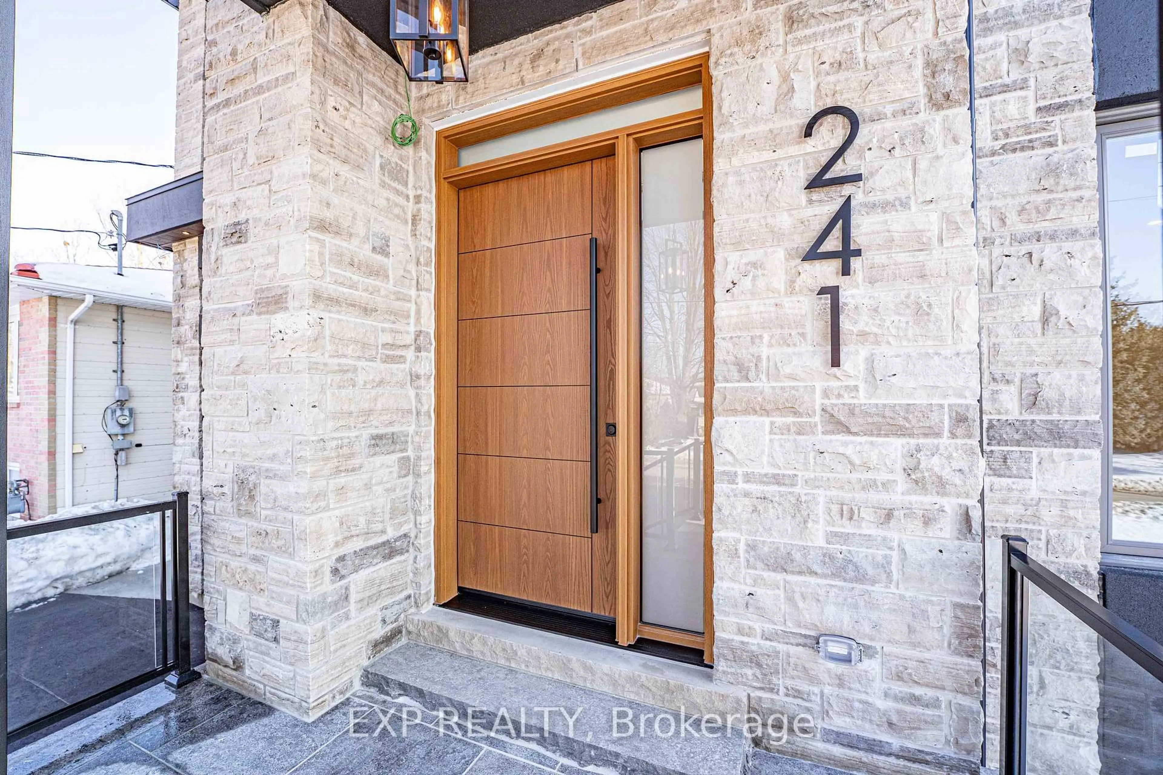 Indoor entryway for 241 Parkway Ave, Georgina Ontario L4P 2W1
