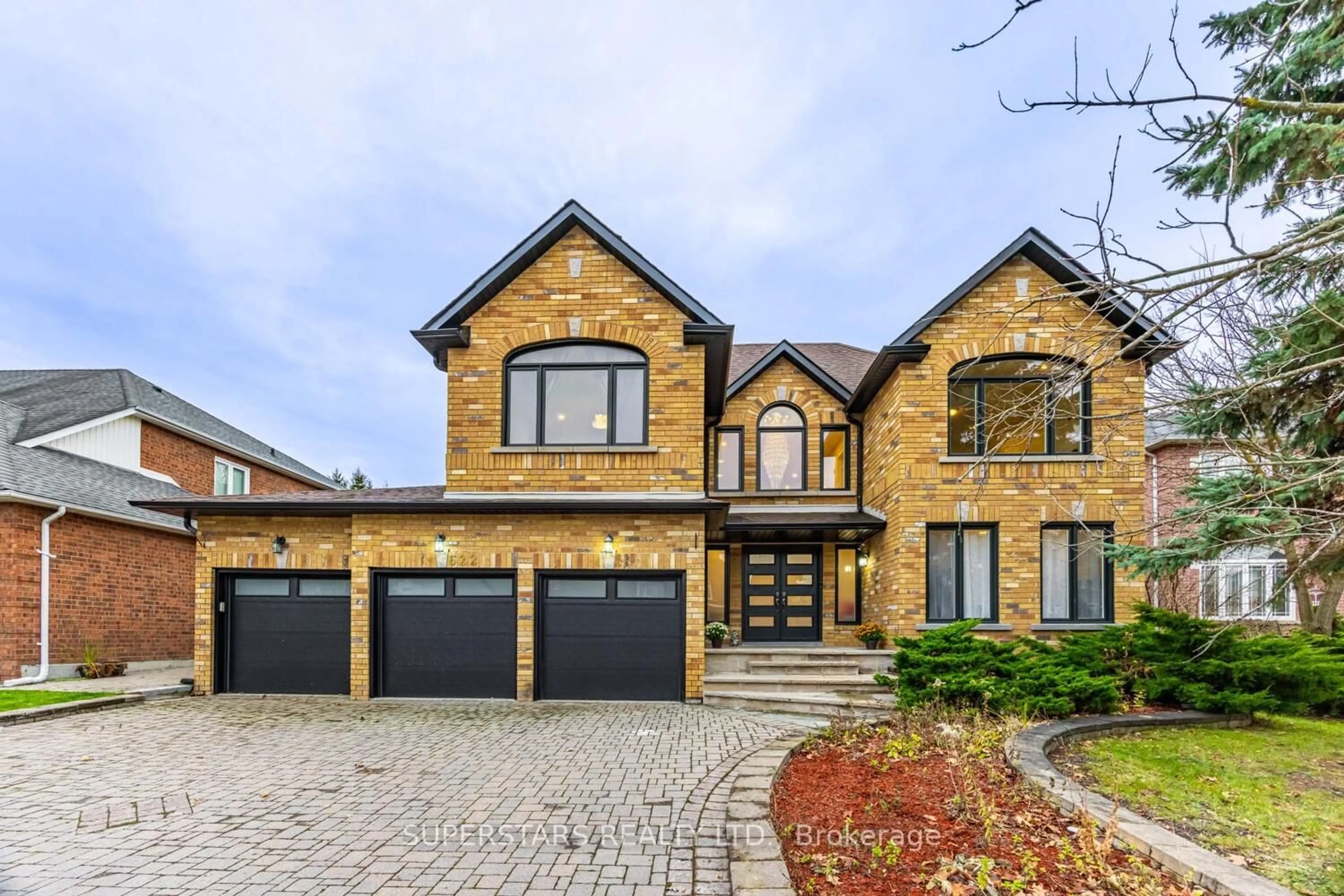 Home with brick exterior material, street for 622 Lyman Blvd, Newmarket Ontario L3X 1V9