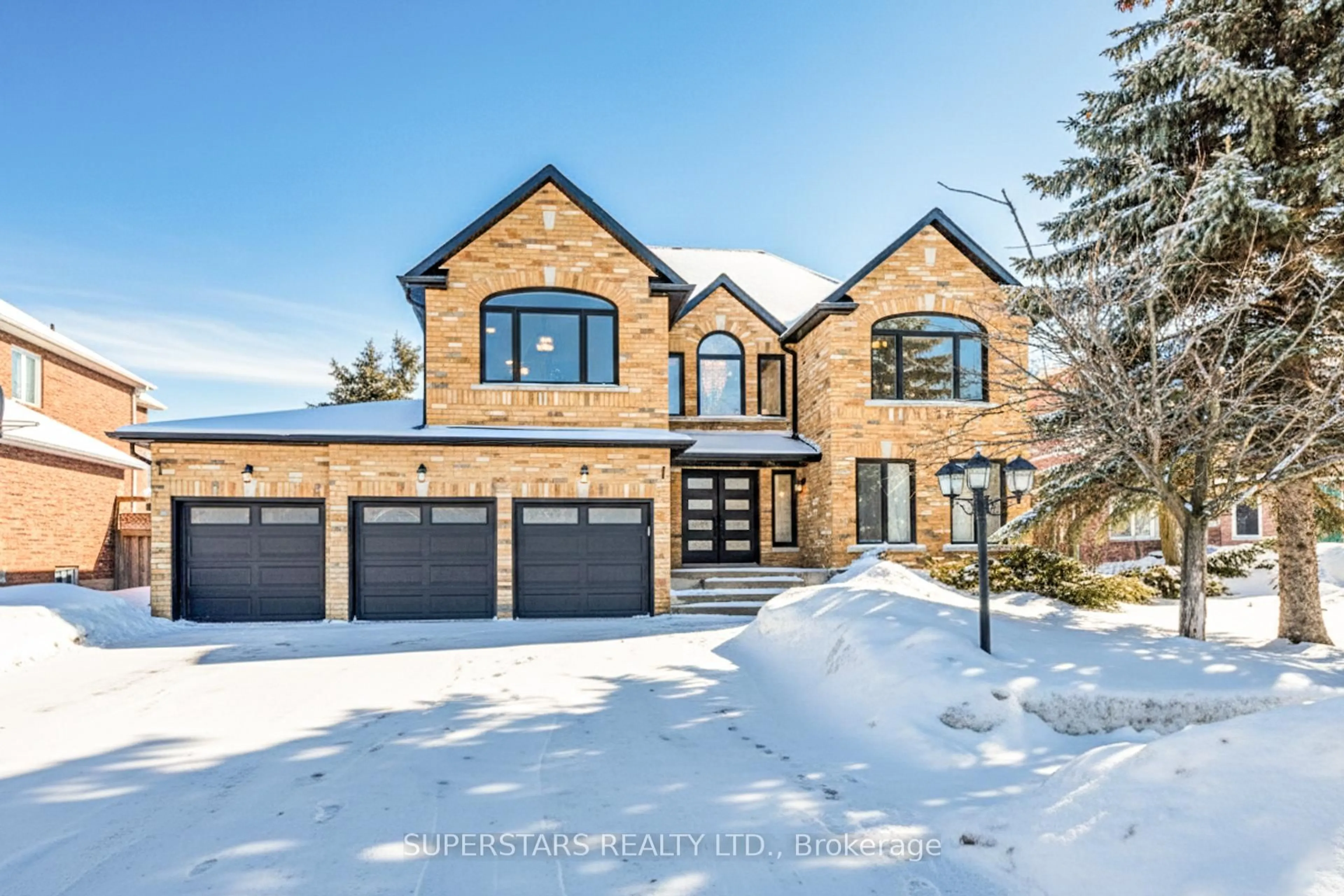 Home with brick exterior material, street for 622 Lyman Blvd, Newmarket Ontario L3X 1V9