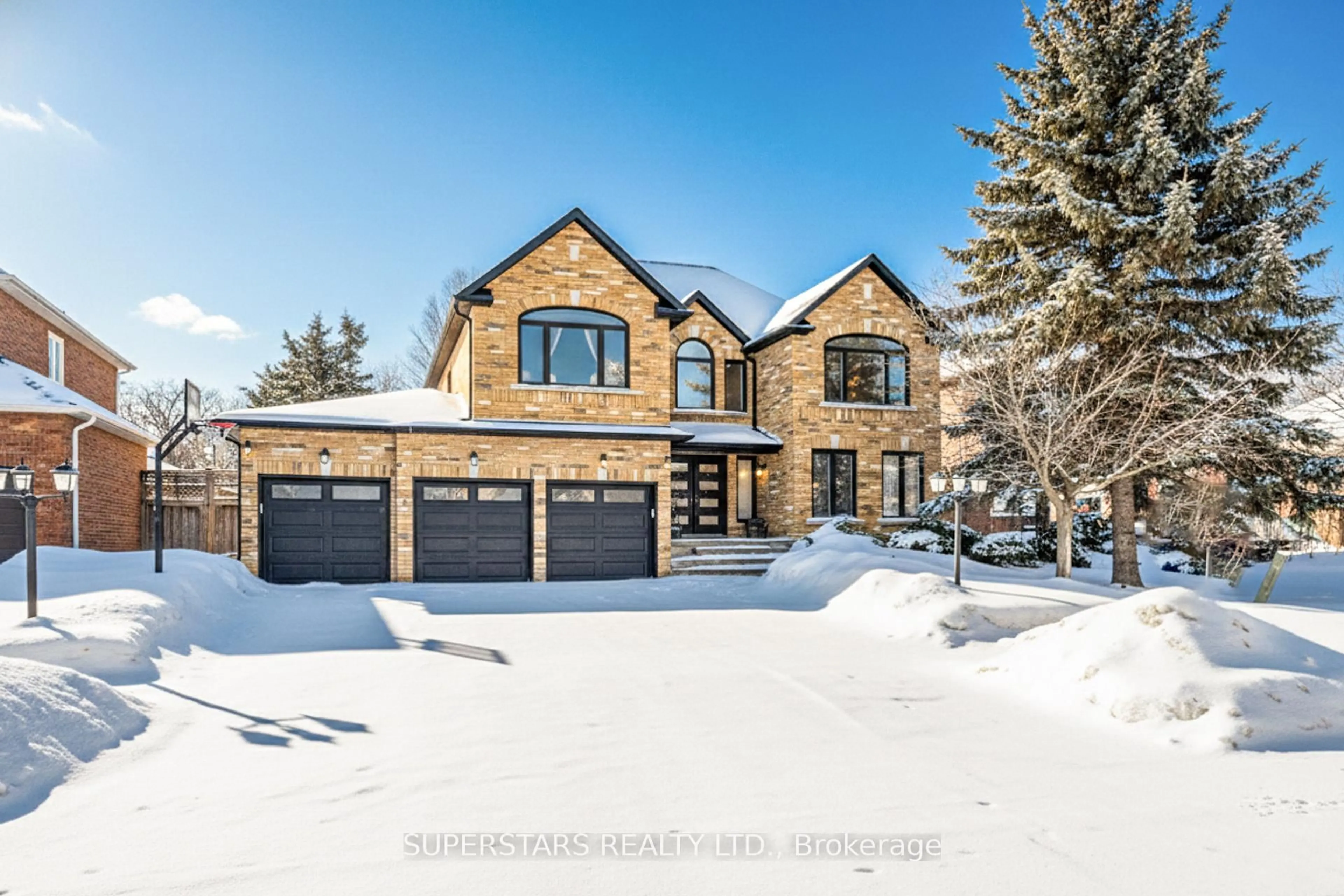 Home with brick exterior material, street for 622 Lyman Blvd, Newmarket Ontario L3X 1V9