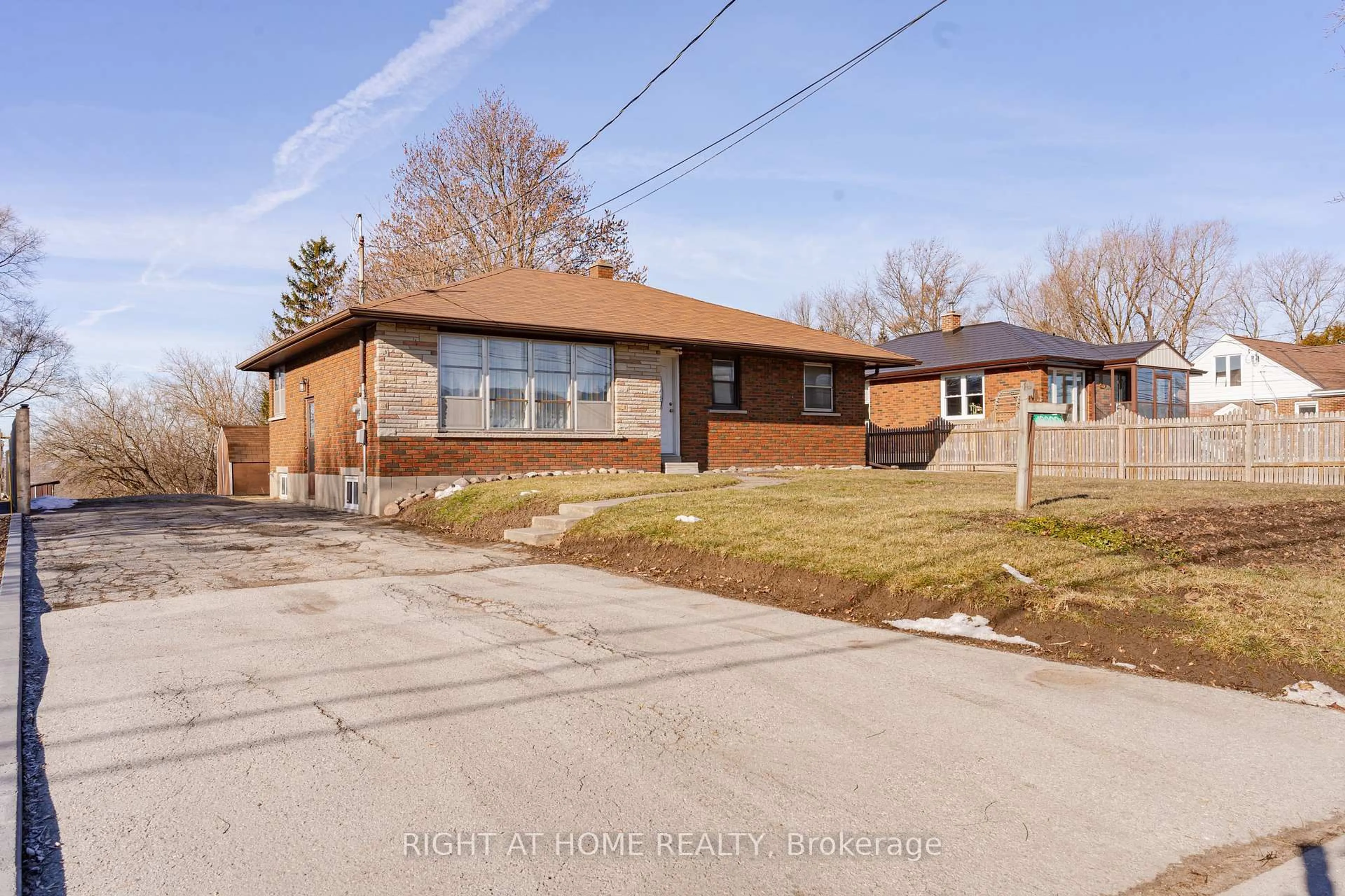 Home with brick exterior material, street for 18200 Leslie St, East Gwillimbury Ontario L9N 0M5