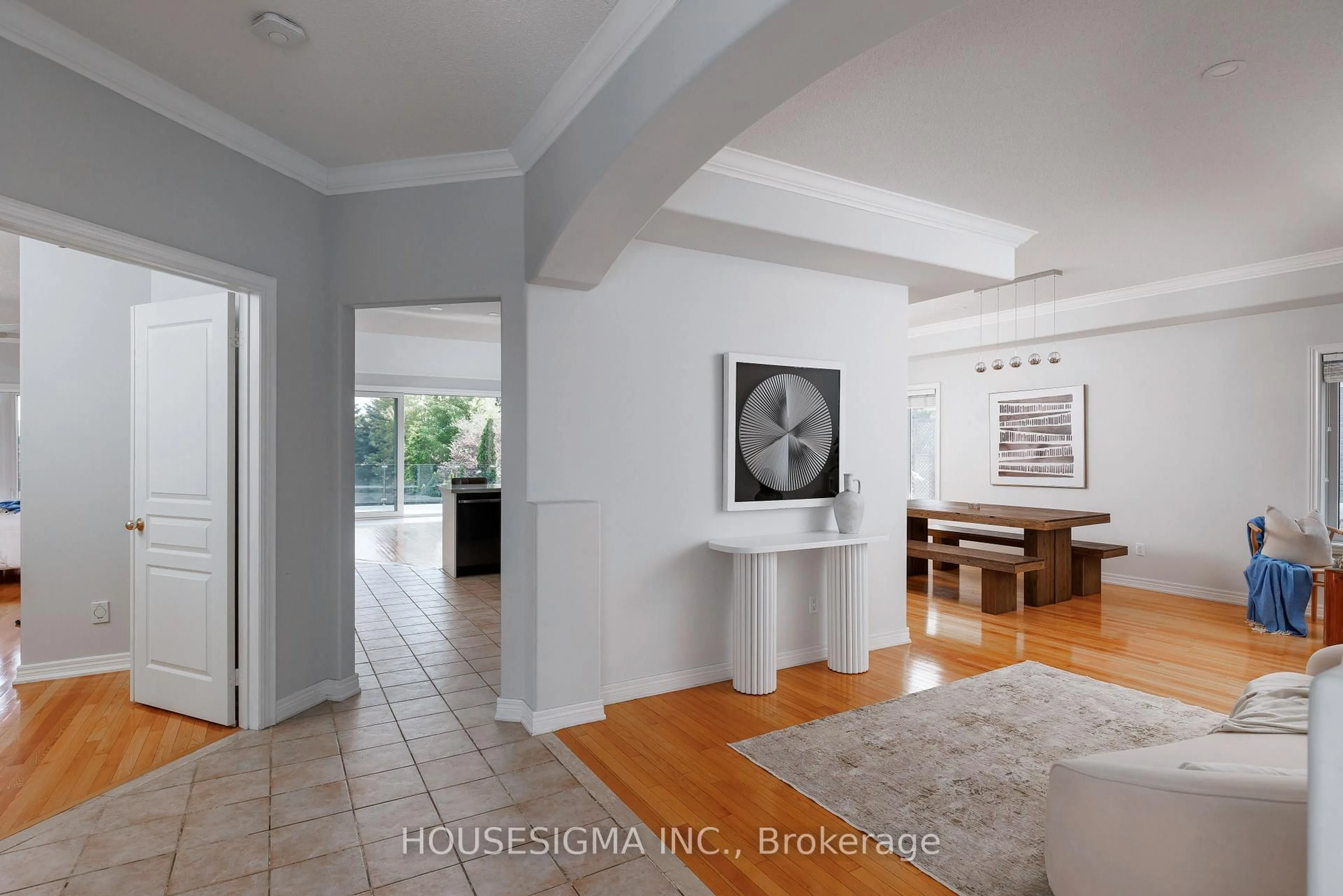 Indoor entryway for 703 Madeline Hts, Newmarket Ontario L3X 2J6