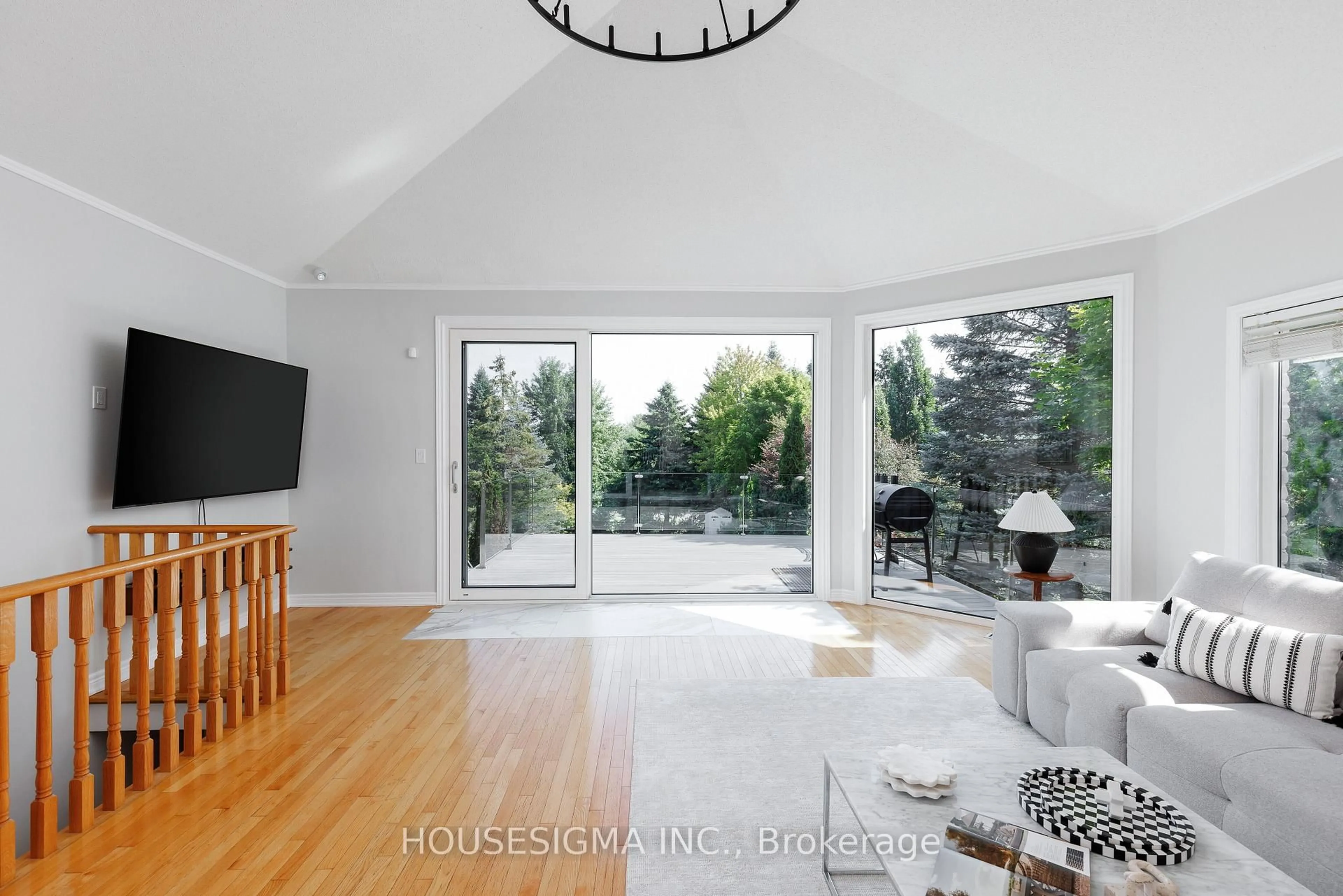 Unknown for 703 Madeline Hts, Newmarket Ontario L3X 2J6