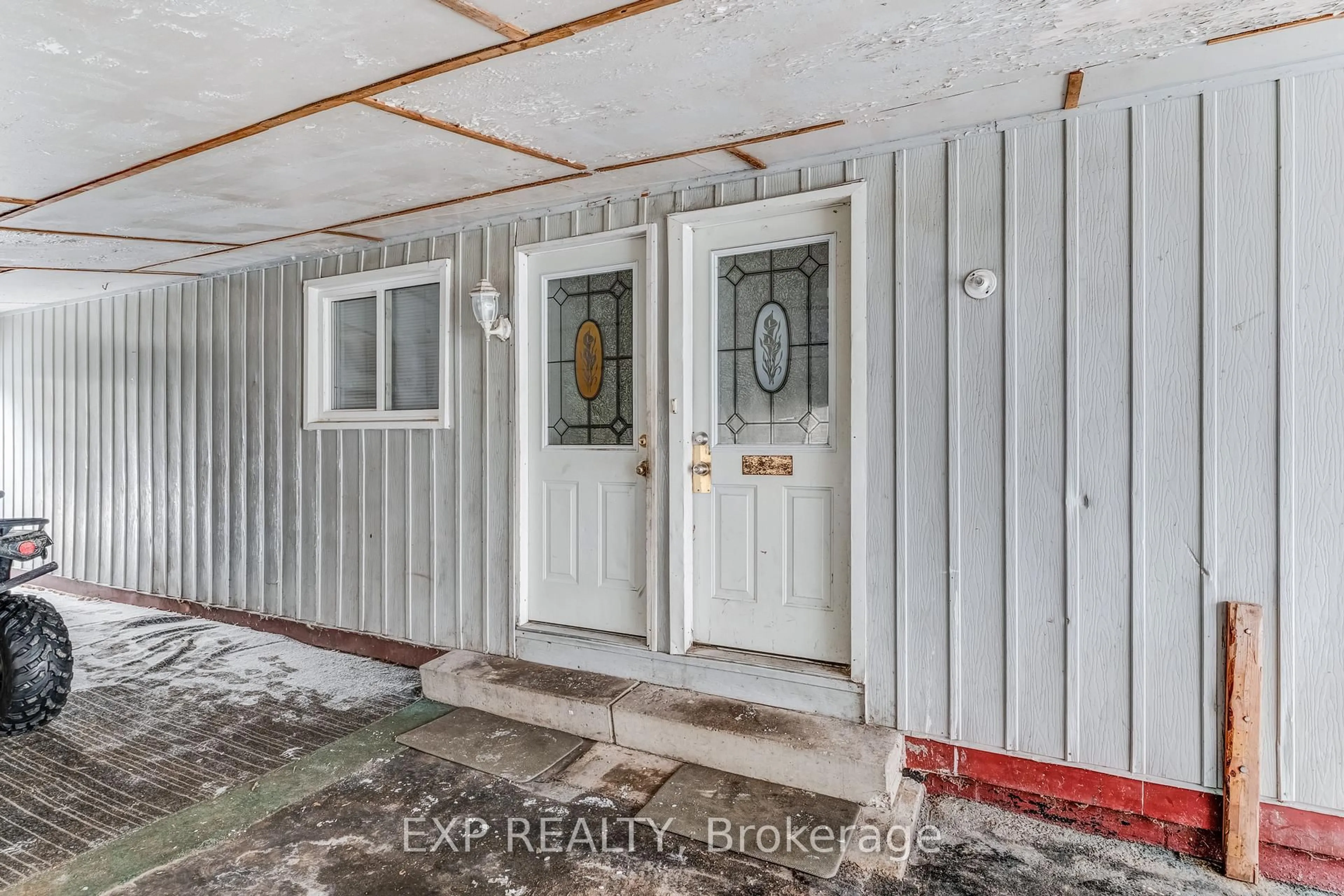 Indoor entryway for 575 North St, Brock Ontario L0K 1A0