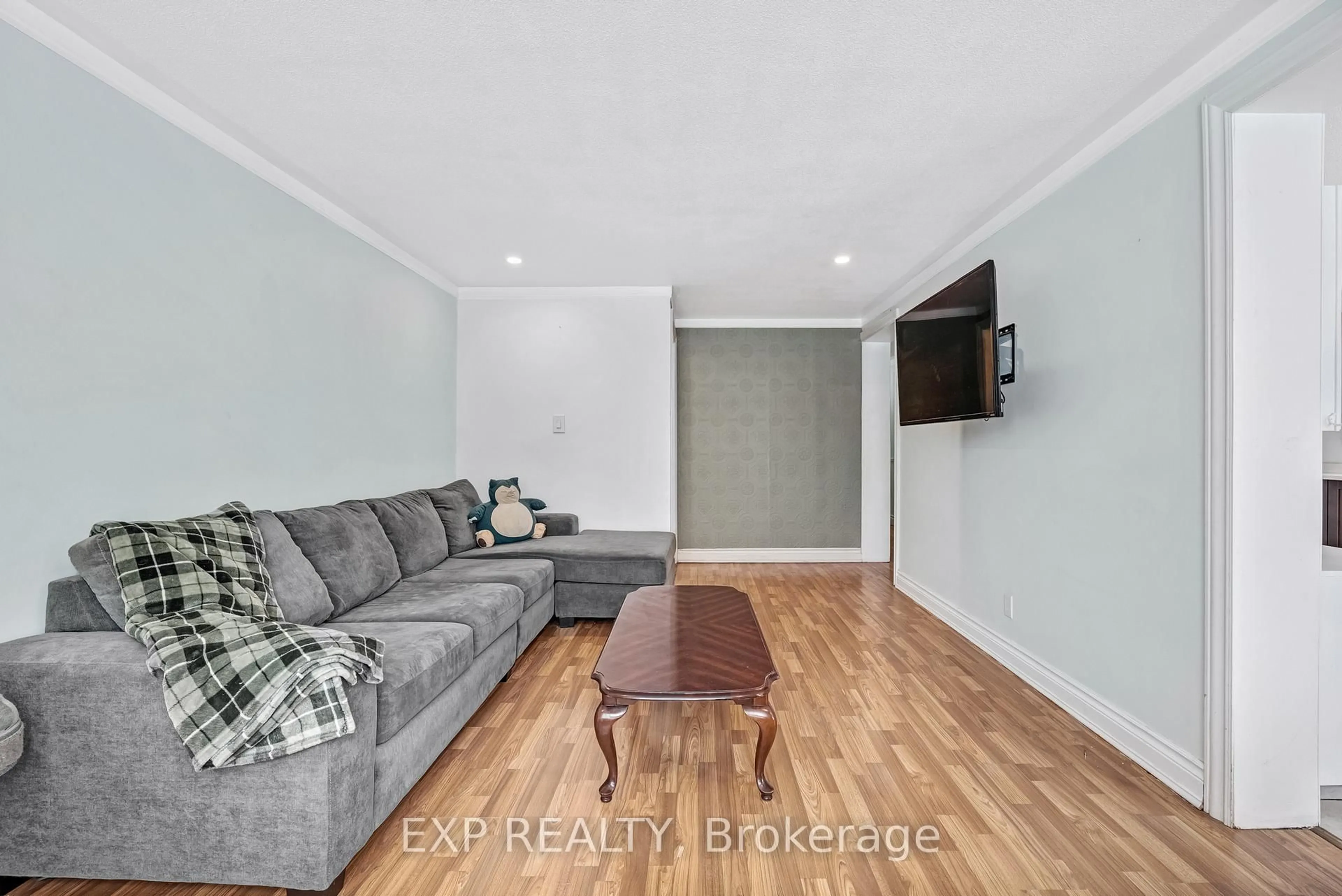 Living room with furniture, wood/laminate floor for 575 North St, Brock Ontario L0K 1A0