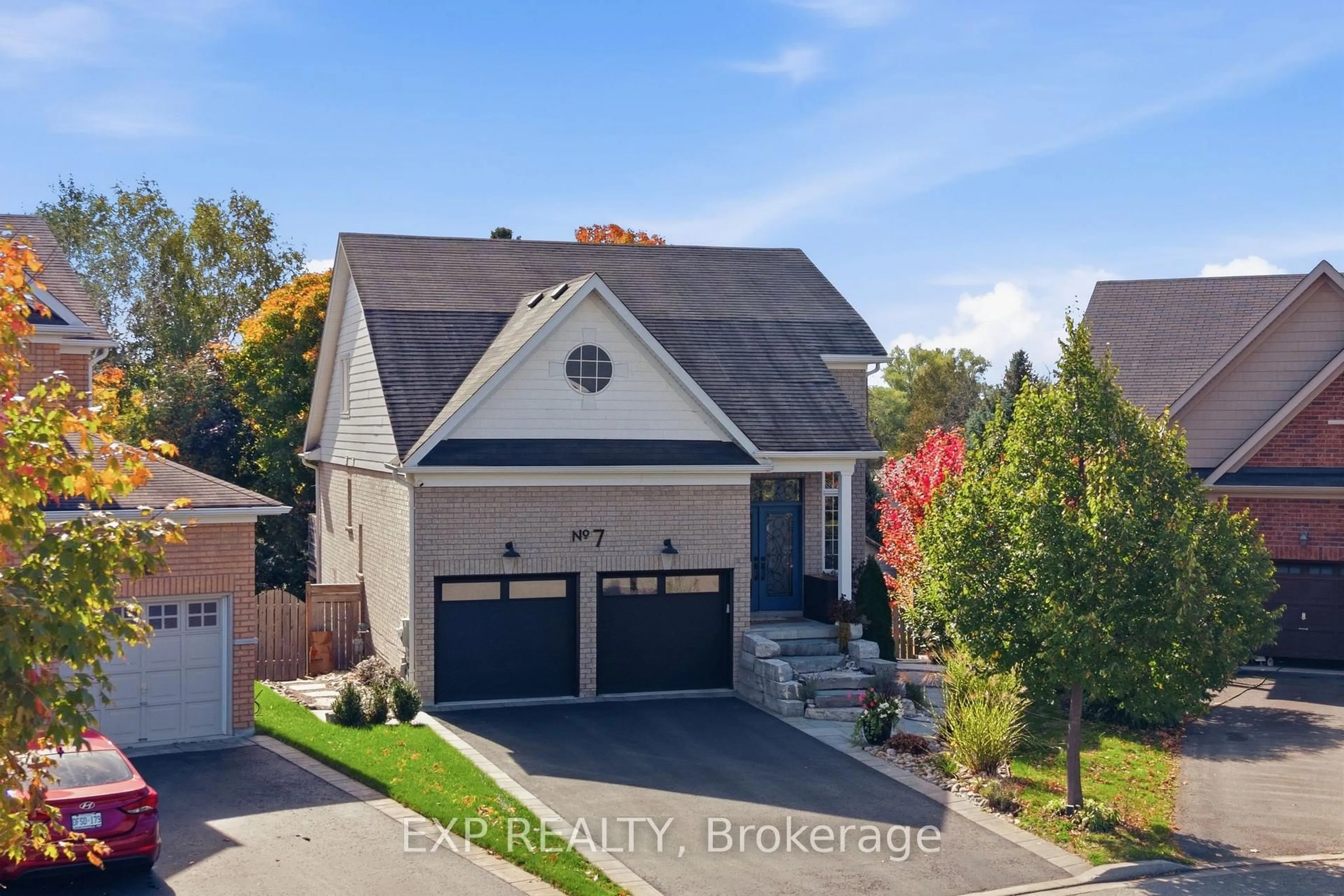 A pic from outside/outdoor area/front of a property/back of a property/a pic from drone, street for 7 Brenner Crt, Georgina Ontario L4P 0A5