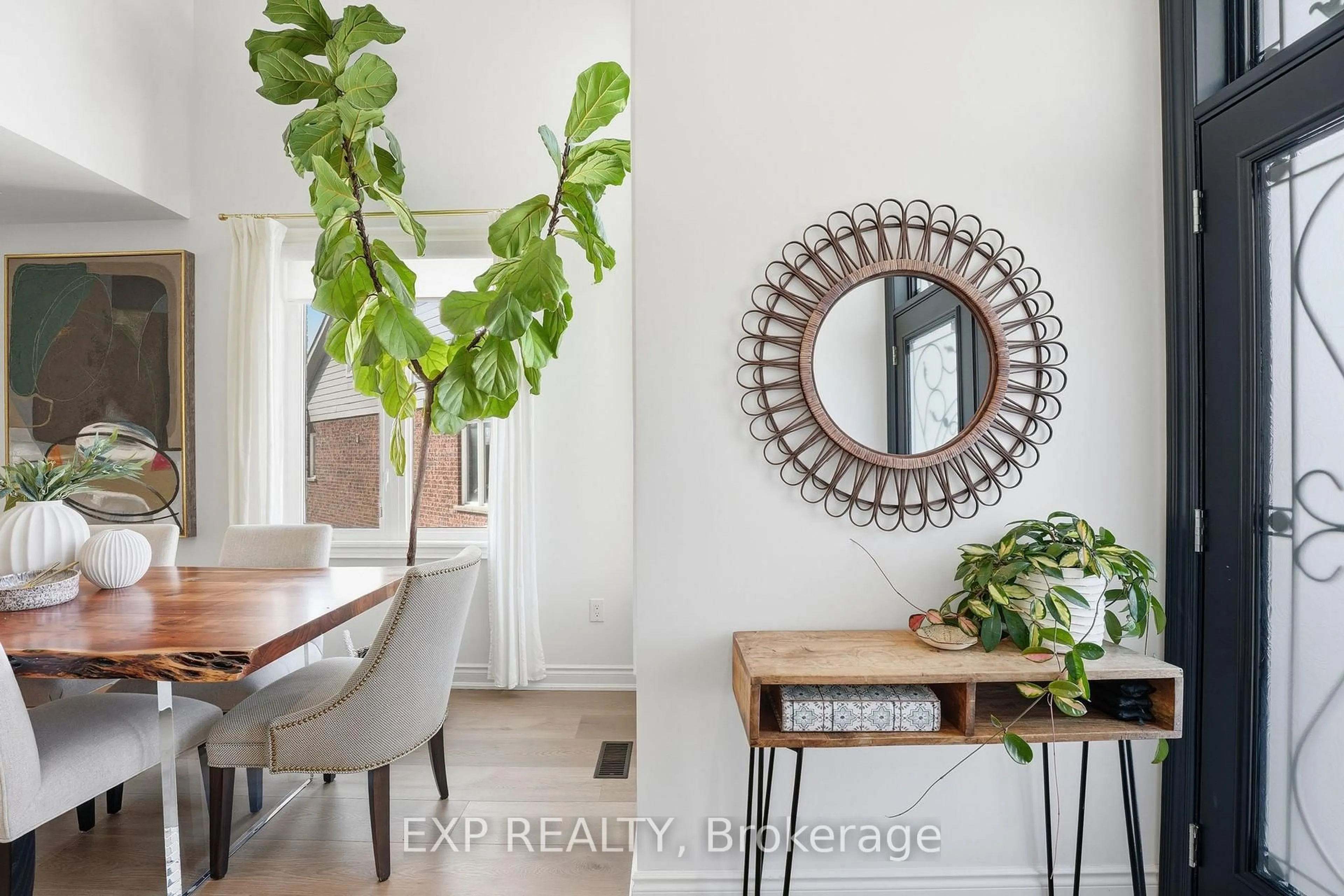 Indoor entryway for 7 Brenner Crt, Georgina Ontario L4P 0A5