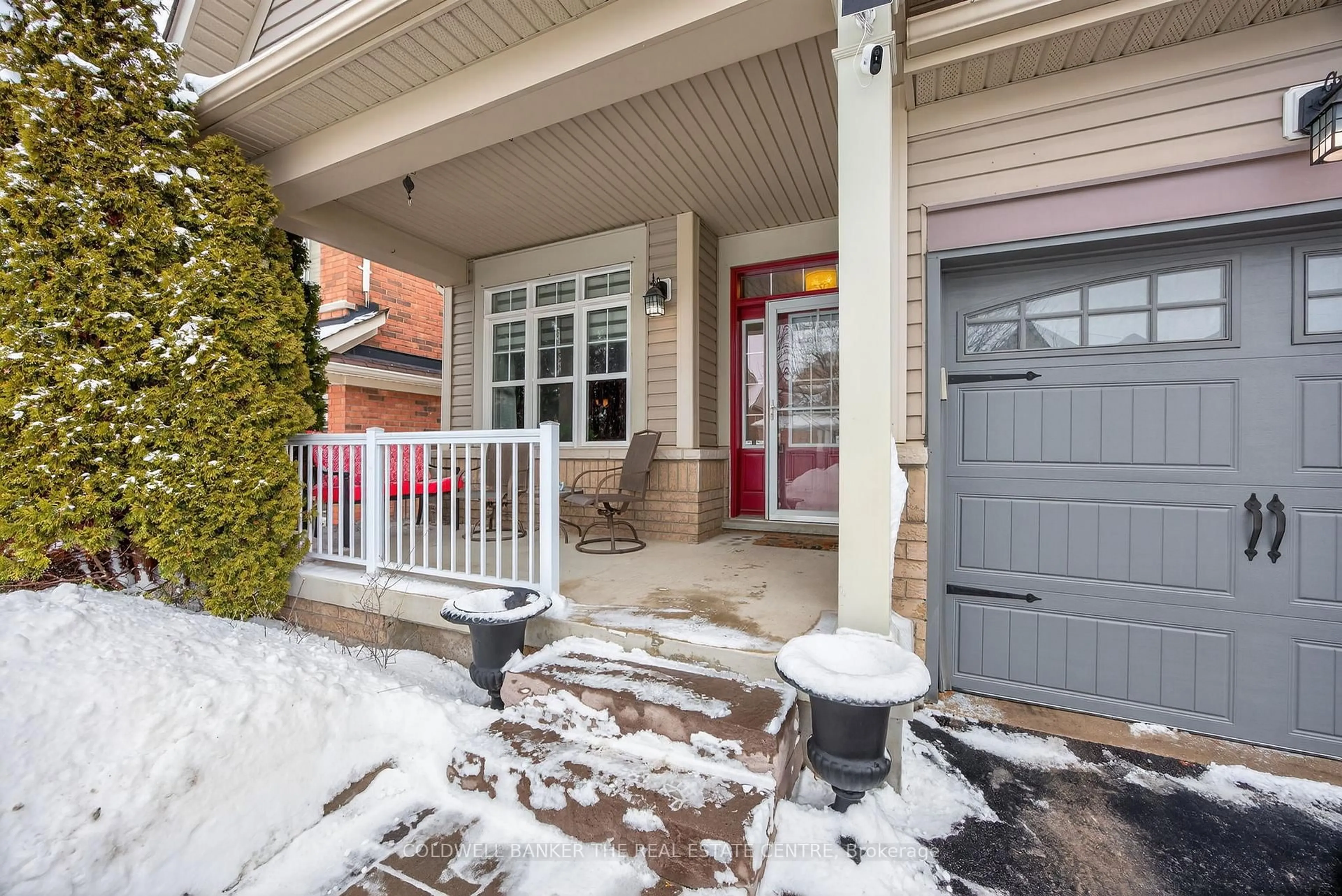 Indoor entryway for 33 Booth St, Bradford West Gwillimbury Ontario L3Z 0A4