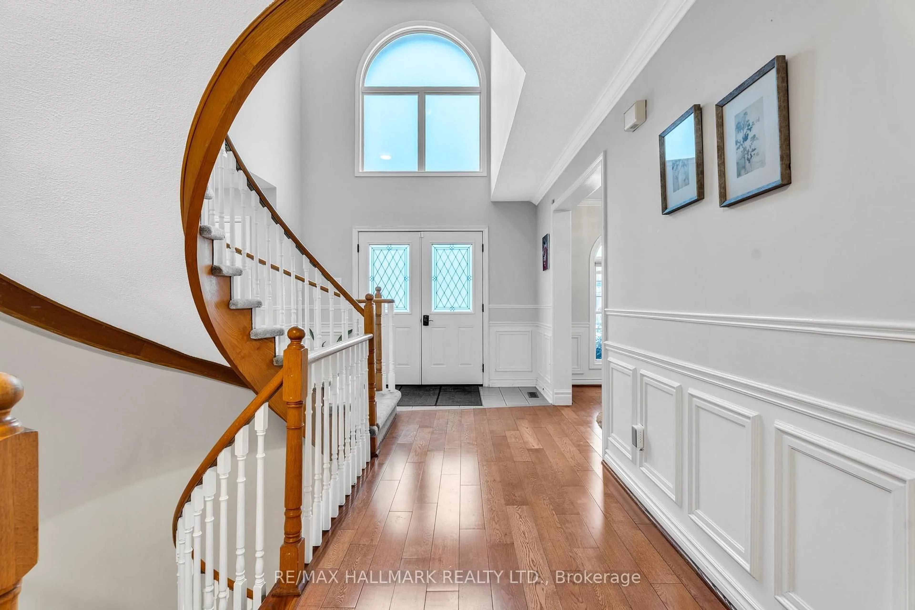 Indoor foyer for 235 Kemano Rd, Aurora Ontario L4G 5Z1