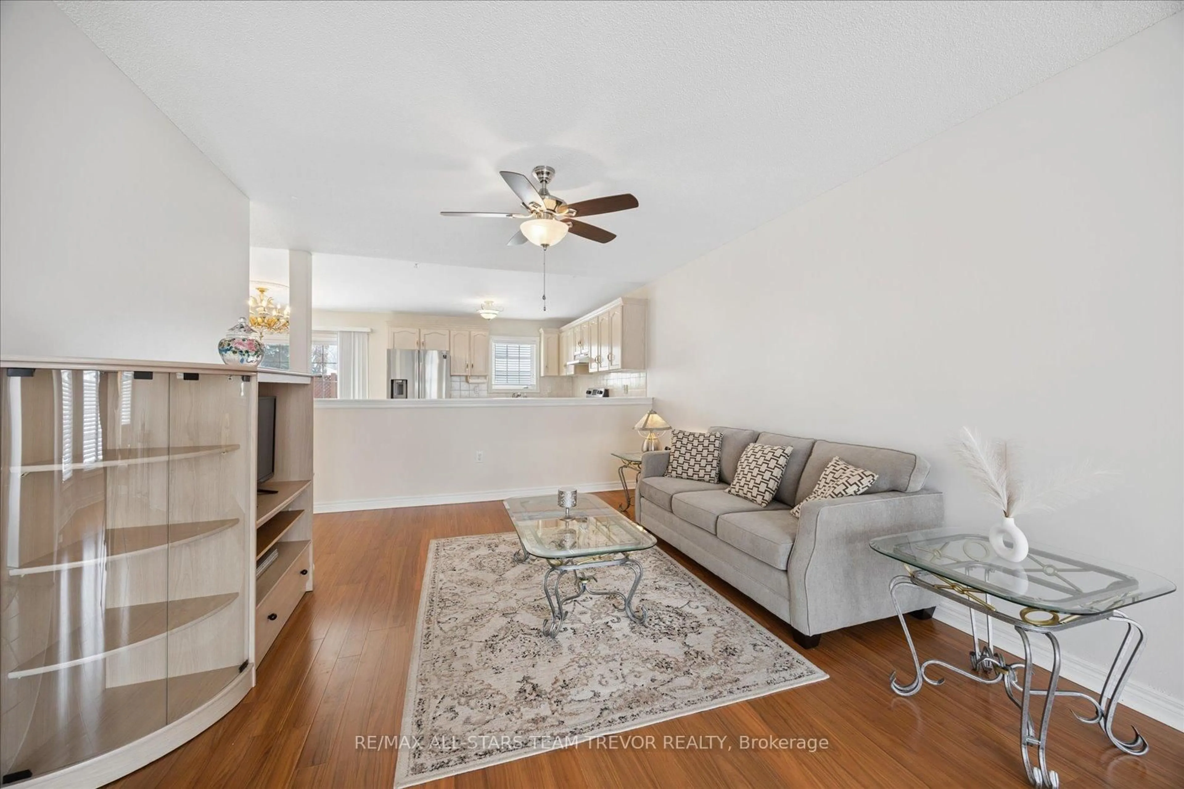 Living room with furniture, unknown for 9 Ivygreen Rd, Georgina Ontario L4P 4B5