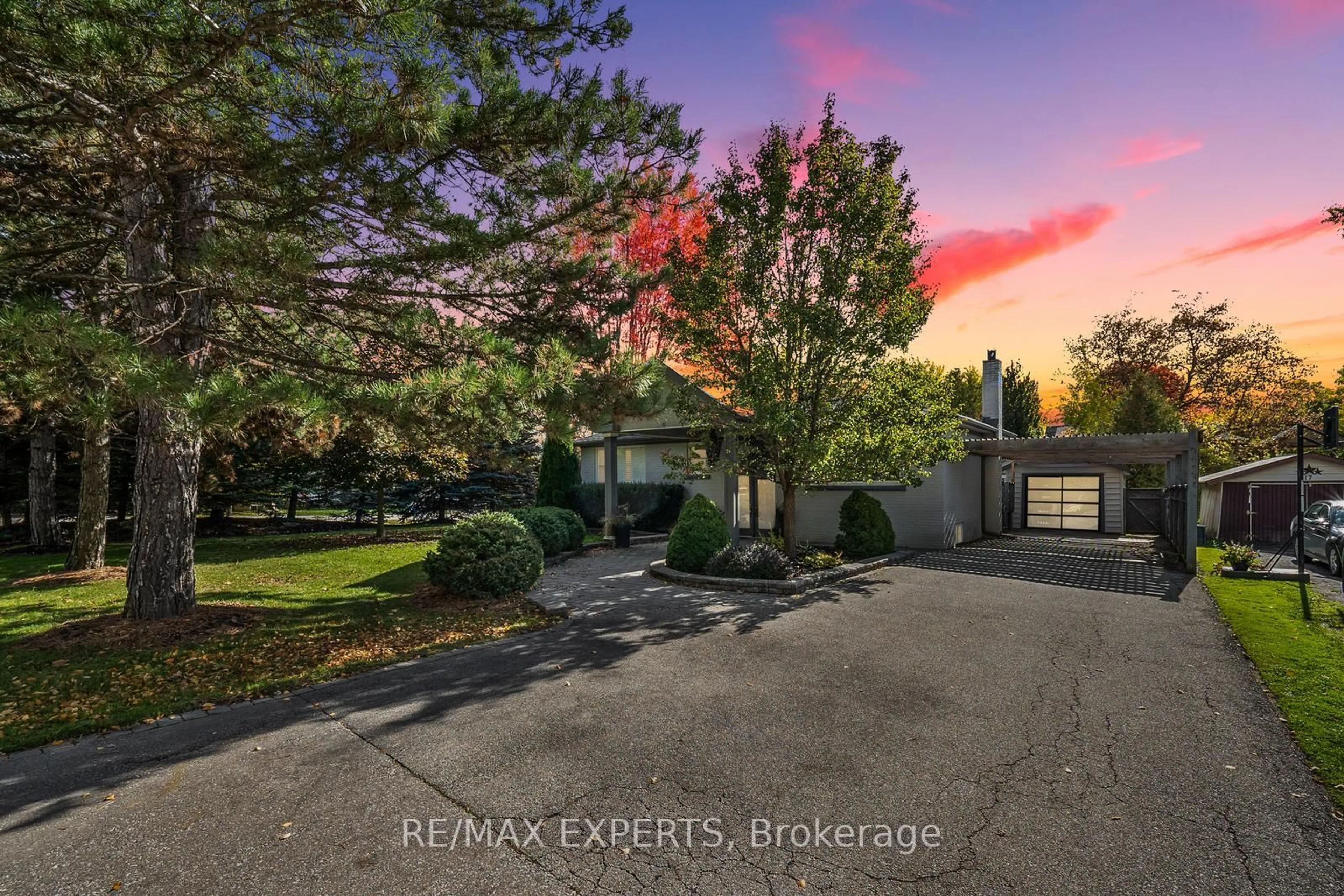 A pic from outside/outdoor area/front of a property/back of a property/a pic from drone, street for 9 Faris Ave, King Ontario L0G 1N0