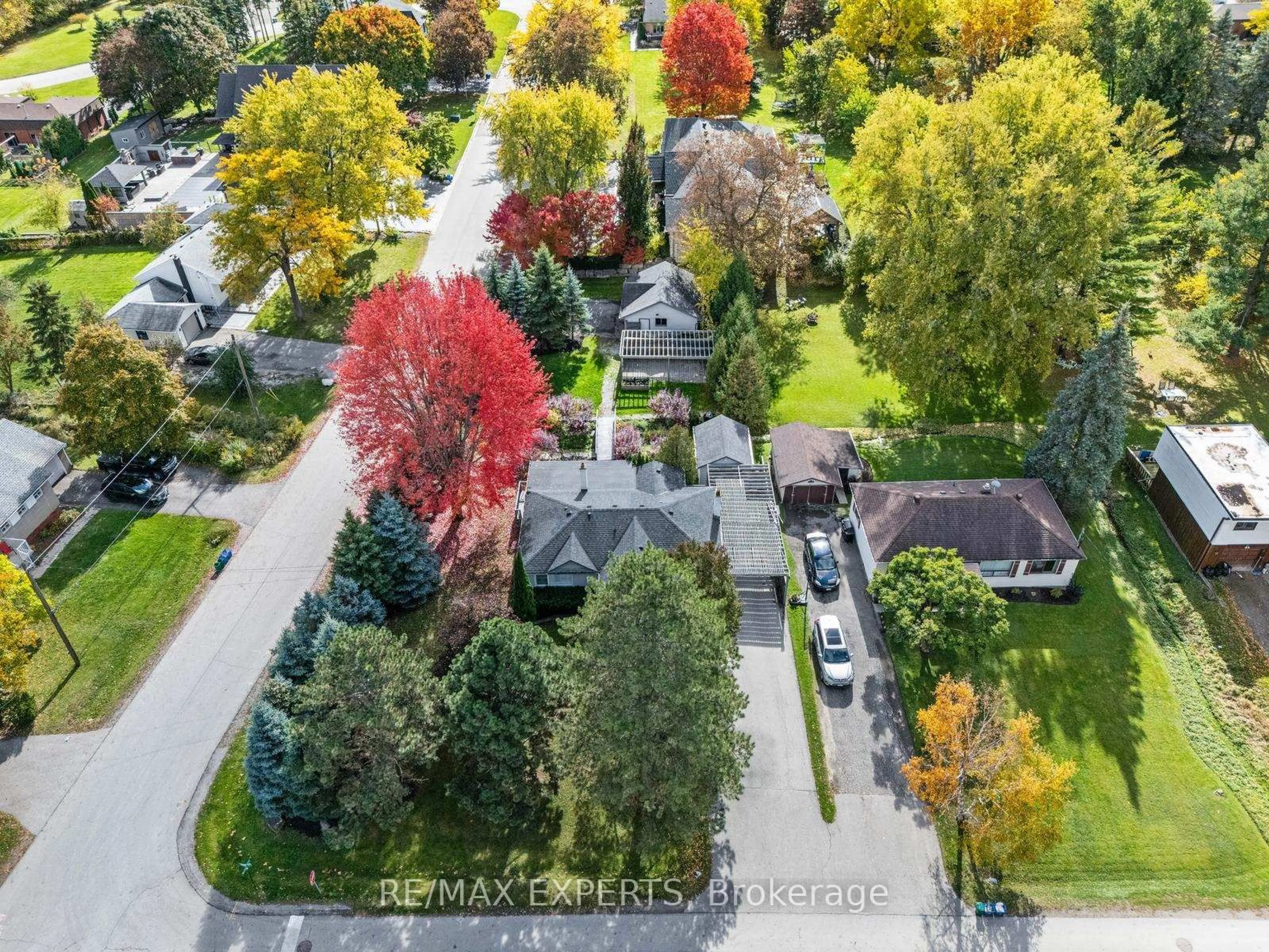 A pic from outside/outdoor area/front of a property/back of a property/a pic from drone, street for 9 Faris Ave, King Ontario L0G 1N0